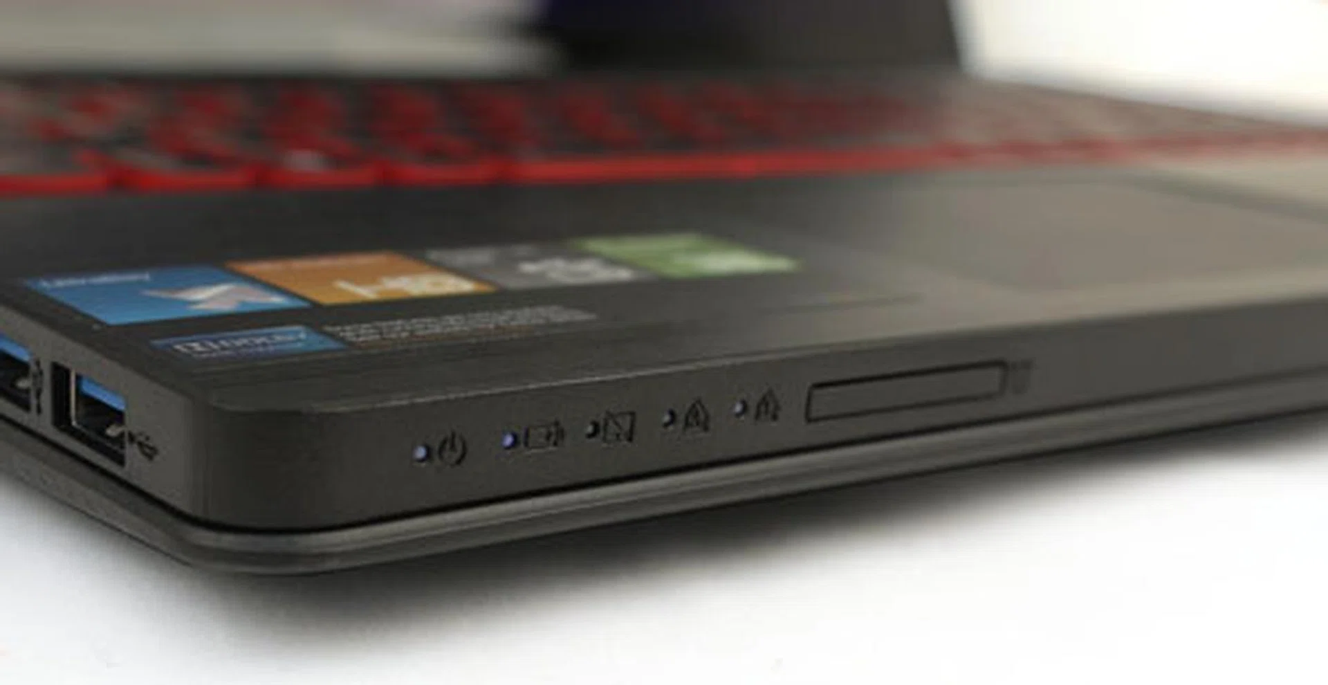 The front left of the machine has a 6-in-1 card reader, as well as some LED activity lights.