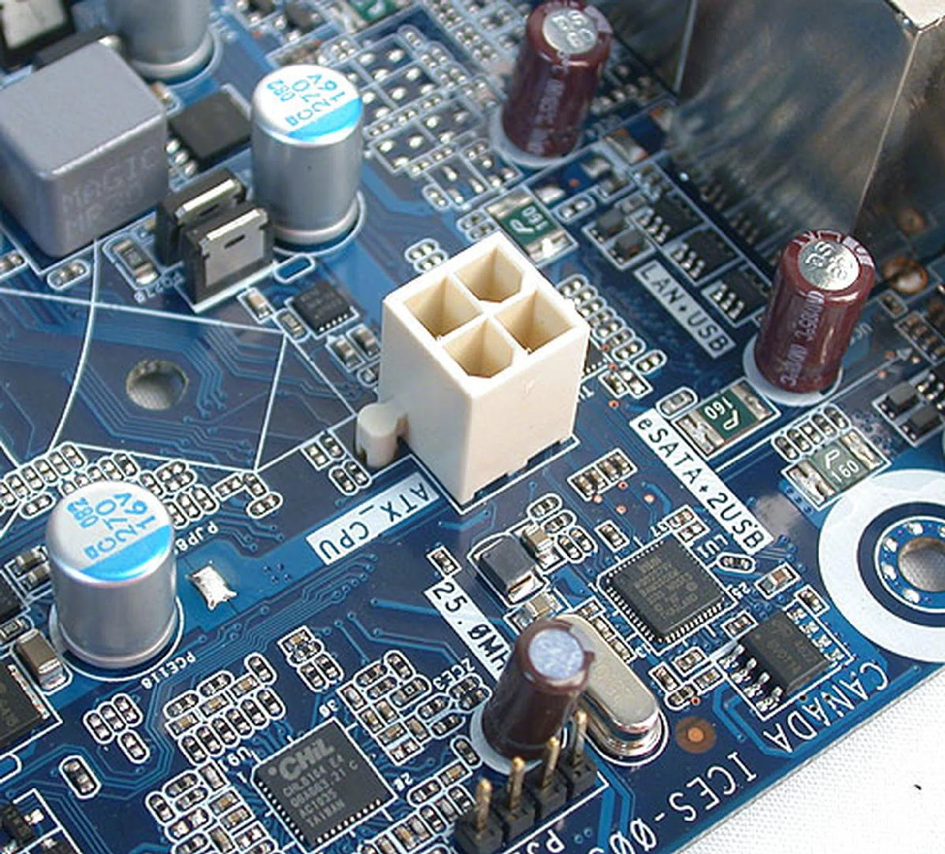 This Intel board requires only a 4-pin ATX +12V CPU power connector, instead of the 8 pins that we are more familiar with new boards these days.