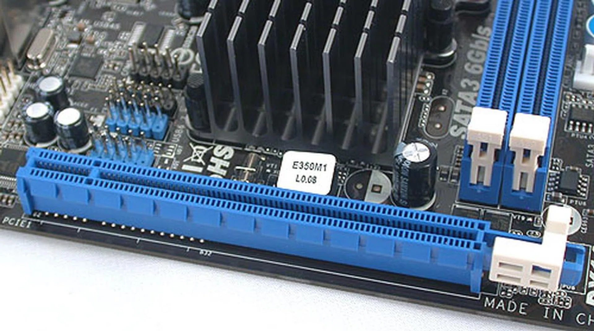 A single PCIe 2.0 x16 slot for those who wish to use a discrete graphics card. However, it only has 4 PCIe lanes, so anything more than a mid-range graphics card is not recommended.