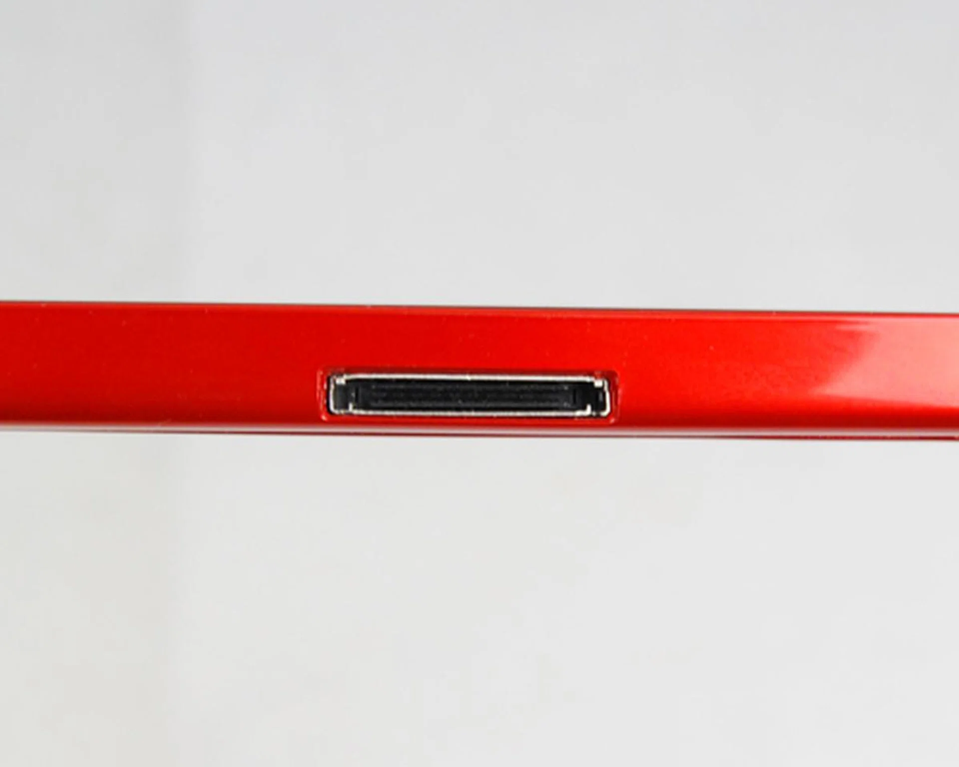 A 30-pin connector instead of a microUSB? Not exactly our cup of tea.