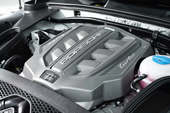 The engine now produces 434hp and 600nm of torque, enough to catapult the car from a standstill to 100km/h in 4.4 seconds.