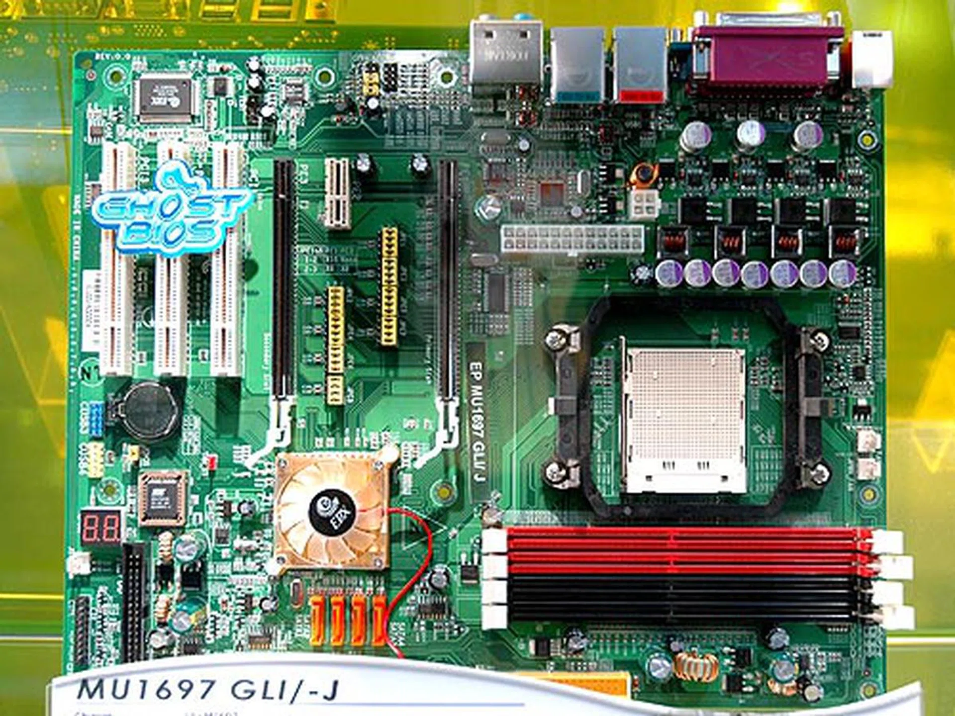 The MU1696 GLI is based on the ULi M1697 chipset and it also comes with two PCIe x16 slots. Other things you should know about this new Socket M2 board is that it comes with one PCIe x1 slot, three PCI slots, four SATA 3G RAID ports and Fast Ethernet LAN port.