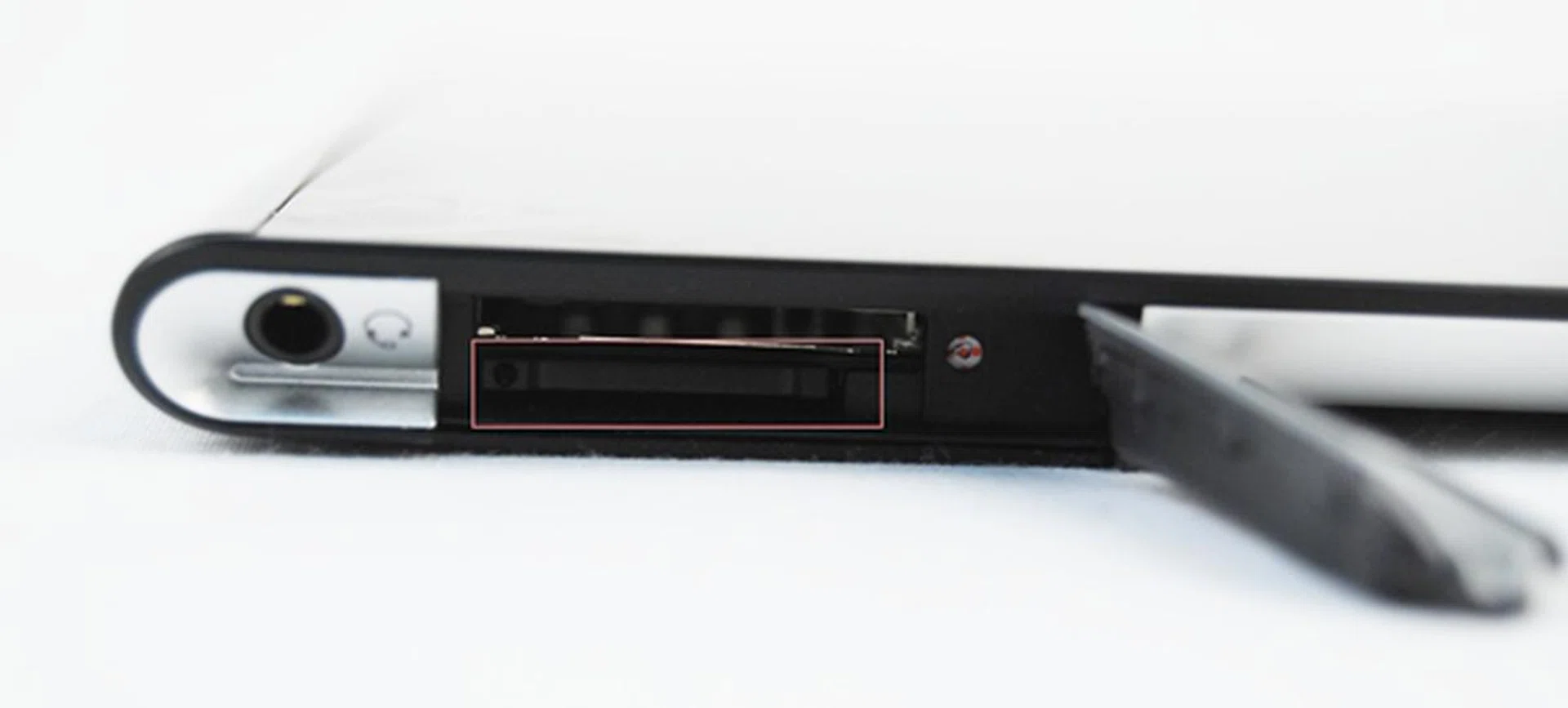 It takes a little practice to learn how to remove the SIM card tray from the Sony Xperia Tablet S.