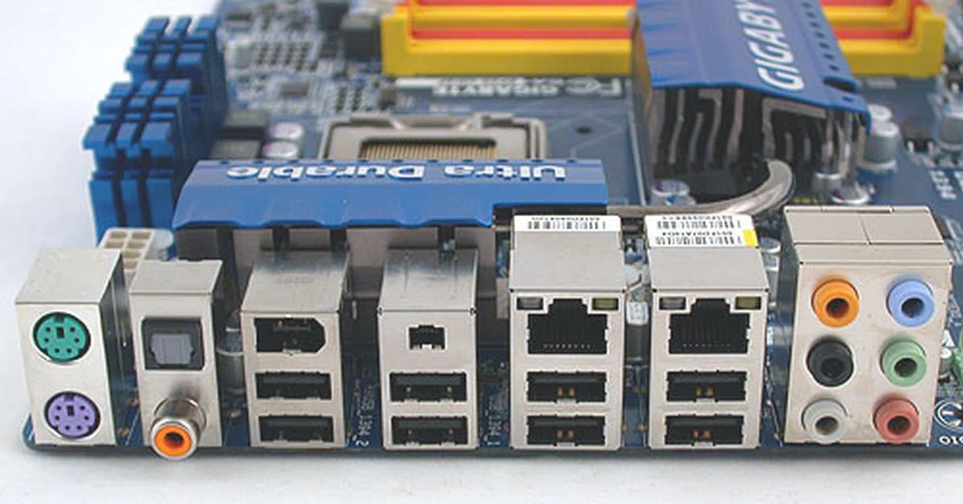 As you can expect from an Intel P45 motherboard, ATI CrossFire is supported and Gigabyte seems to be quite optimistic about PCIe x1 devices, given that they have included 3 such slots. At the edge of the board are quite a few headers and other less used ports.