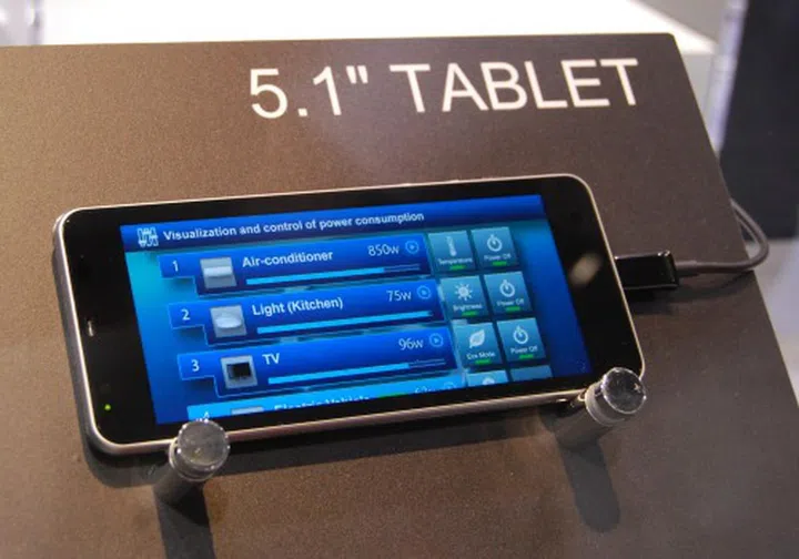 The 5.1-inch tablet is bordering along the lines of a large smartphone, but to differentiate, Toshiba adopted a CinemaScope display ratio of 21:9. While we doubt the tablet at such a small size was made with videos in mind as the primary function, it's an interesting show piece - no plans have been made for it yet.
