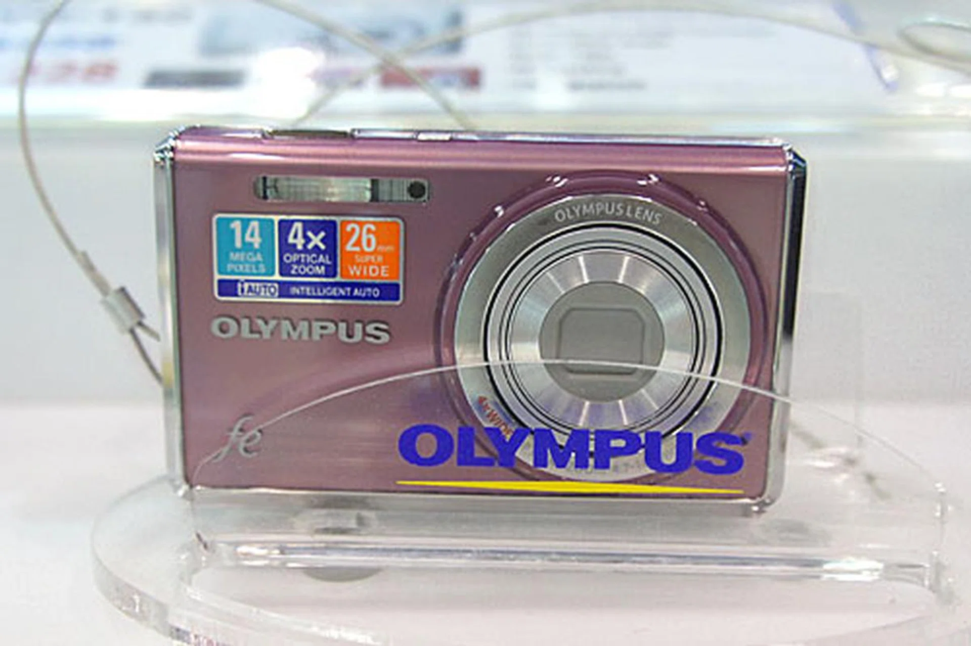 The 14-megapixel FE-4030 is going for $128 (usual price is $298). It’s available in light blue, white, pink, and gray. Free gifts include an extra battery, 8GB SD card, a camera case, and 3 months local extended warranty.