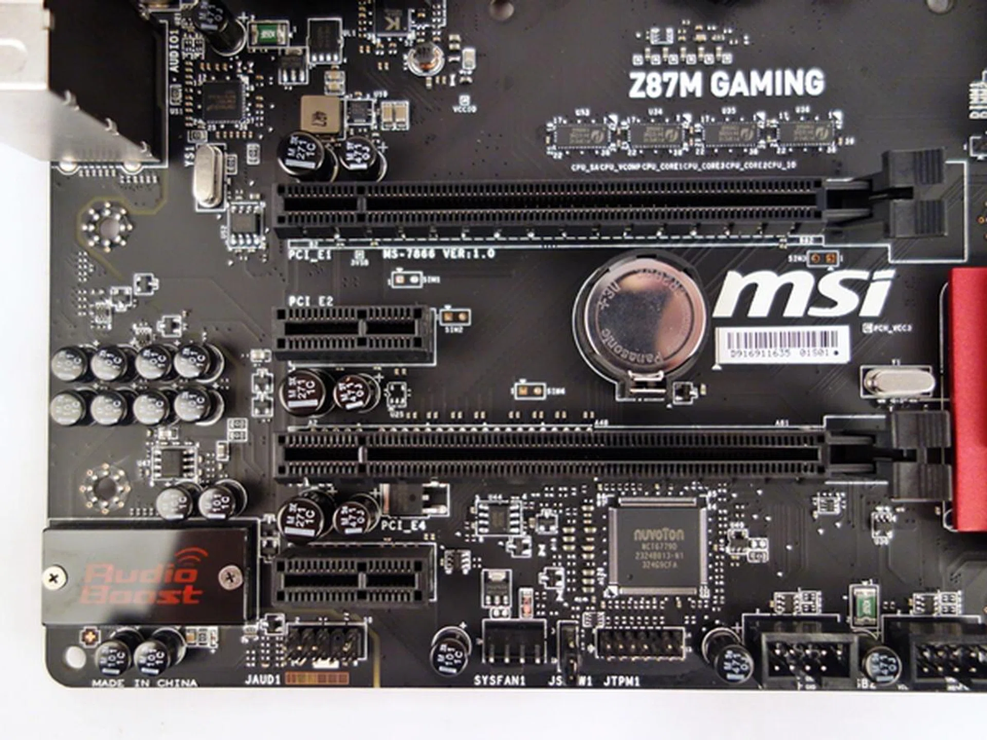 The board has two PCIe Gen 3.0 x16 slots and a pair of PCIe 2.0 x1 slots.