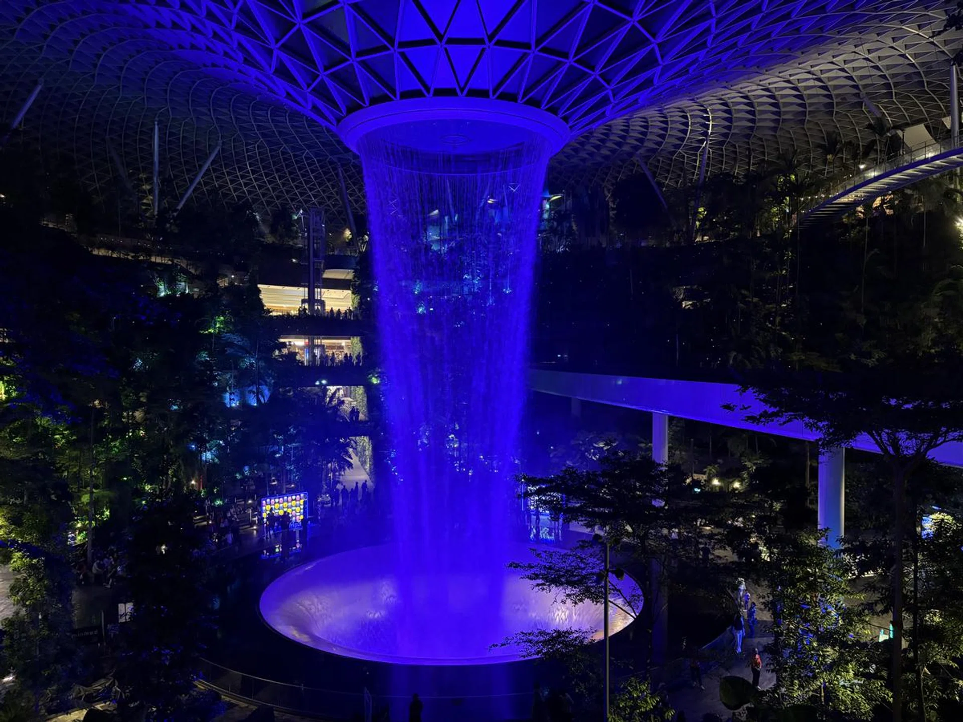 Because the iPhone 16's main camera sensor isn't as big as the iPhone 16 Pro's, low-light performance isn't as good. Taken with main camera. (Click on image to see full resolution) Photo: HWZ