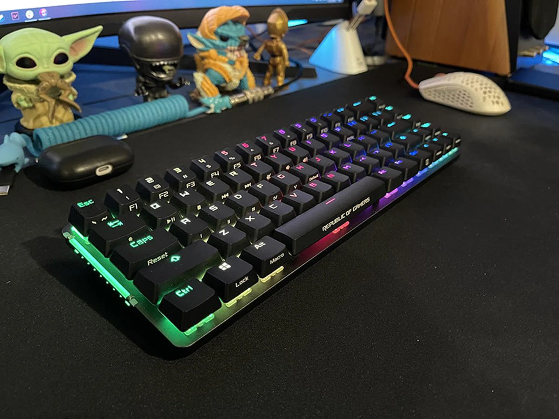 ASUS ROG Falchion gaming keyboard review: Compact, wireless goodness ...