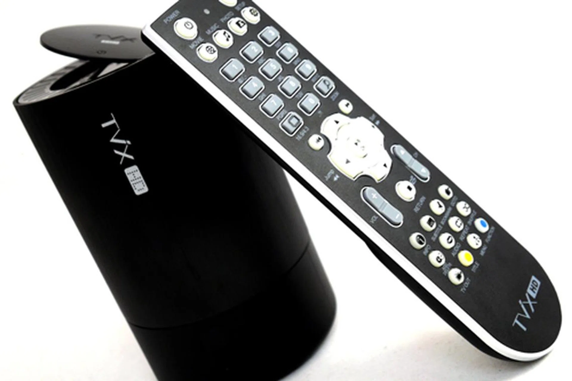 The DViCO TViX HD N1 would clinch top honors if it was evaluated based on its handsome looks alone. The top flap also makes an interesting design. Sadly, the media player failed to live up to its posh vibes in the performance arena mainly when streaming networked content.