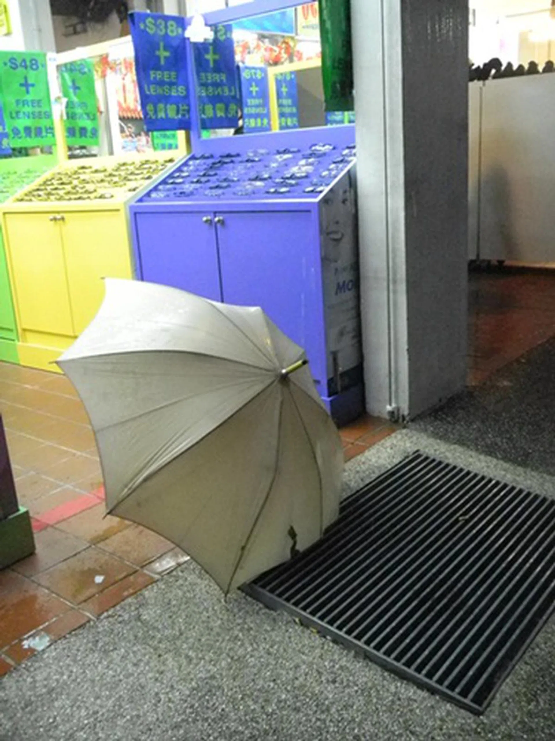 f/3.6, 6.3mm (35mm equivalent: 35mm), 1/87 sec, ISO1600.