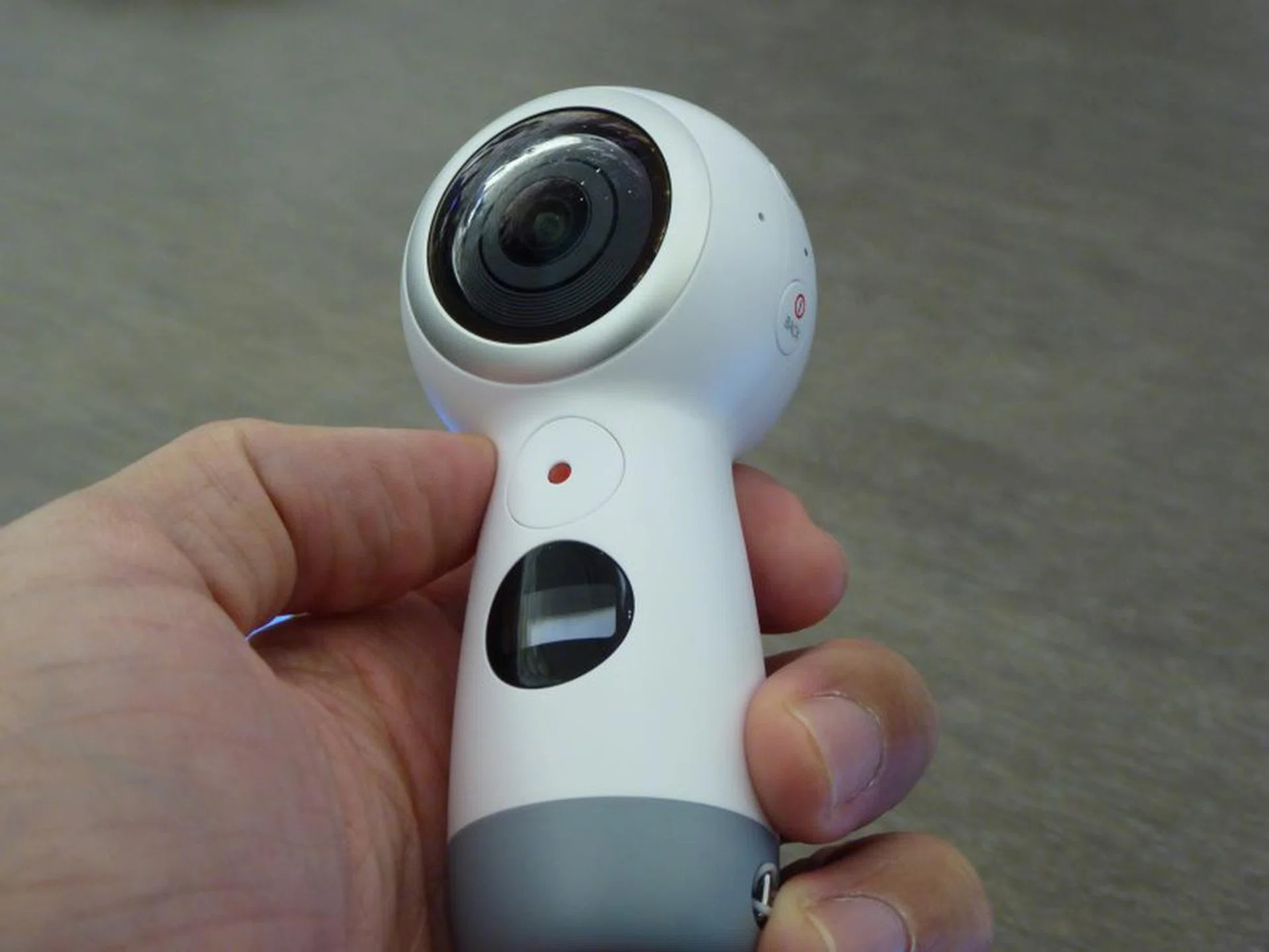 Gear 360 (2017).