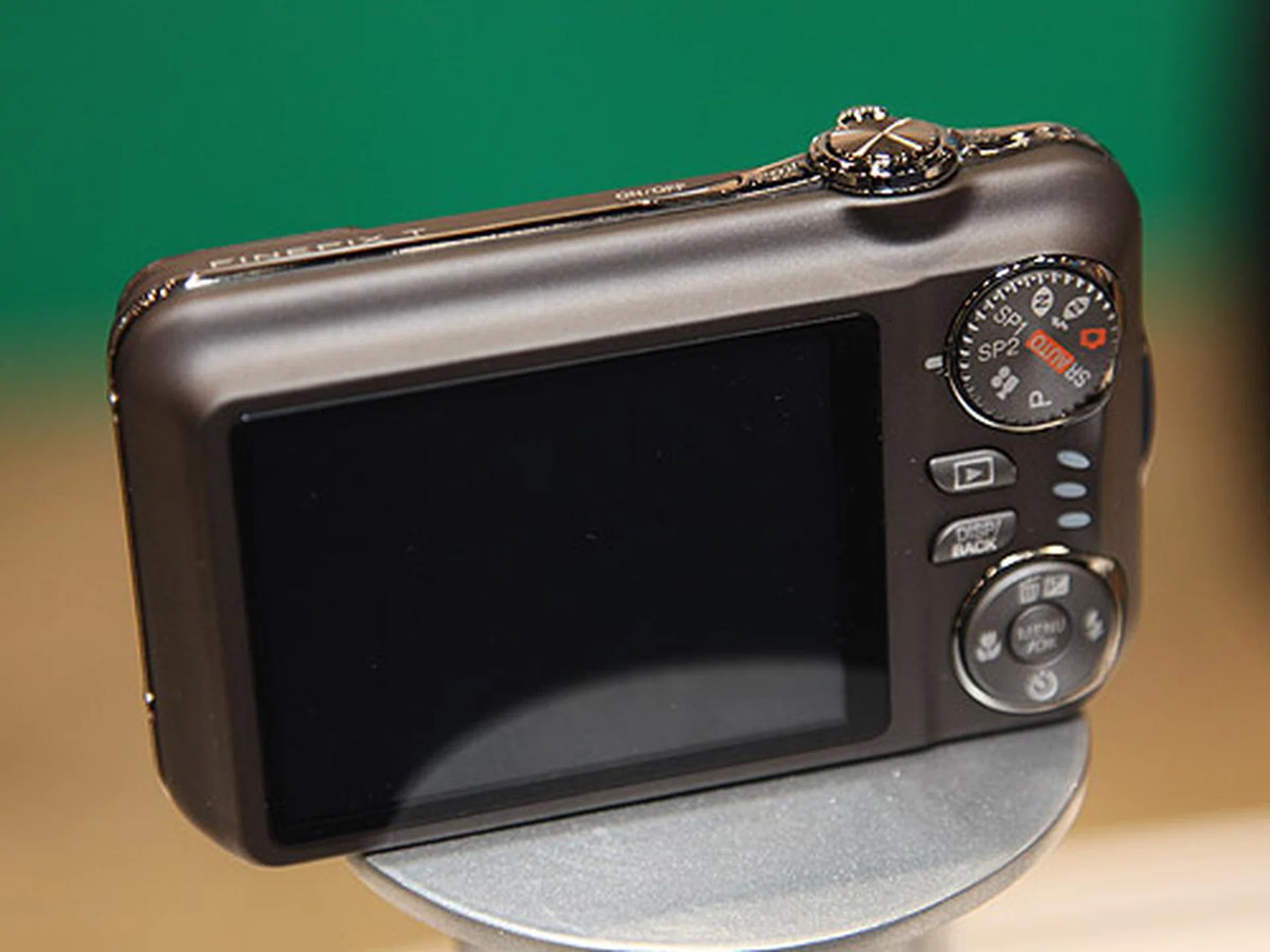 Rear view of the FinePix T200.