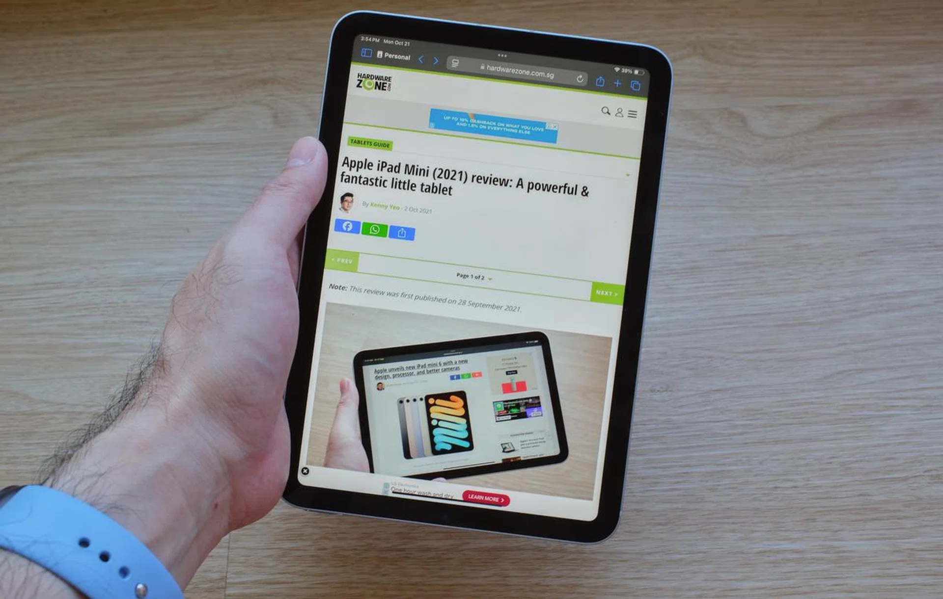 The great thing about the iPad mini is how compact it is. Photo: HWZ