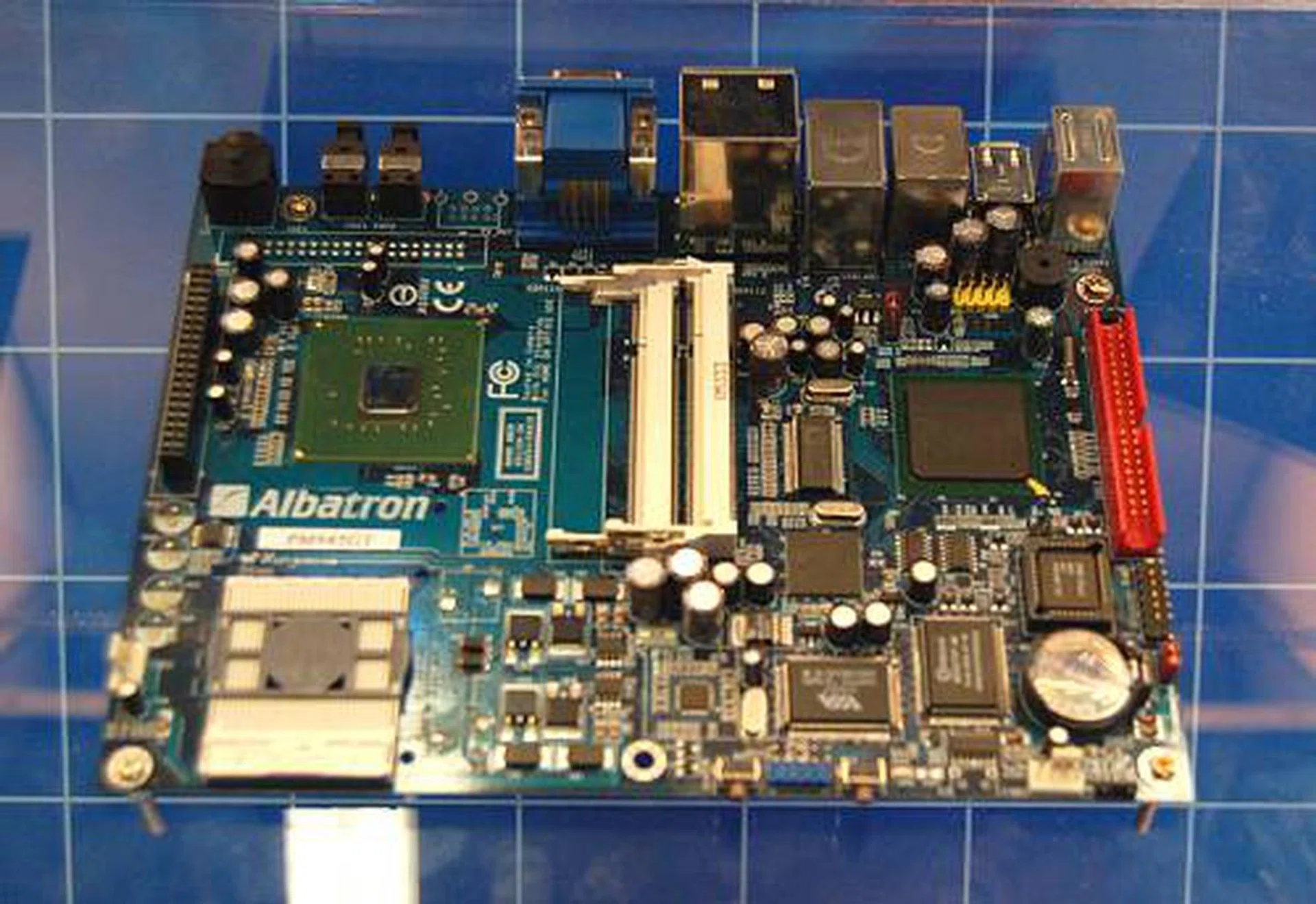 The Albatron Nano Abox is a small form factor mobile Core Duo/Solo board featuring the Intel 945PM/ICH7 chipset.