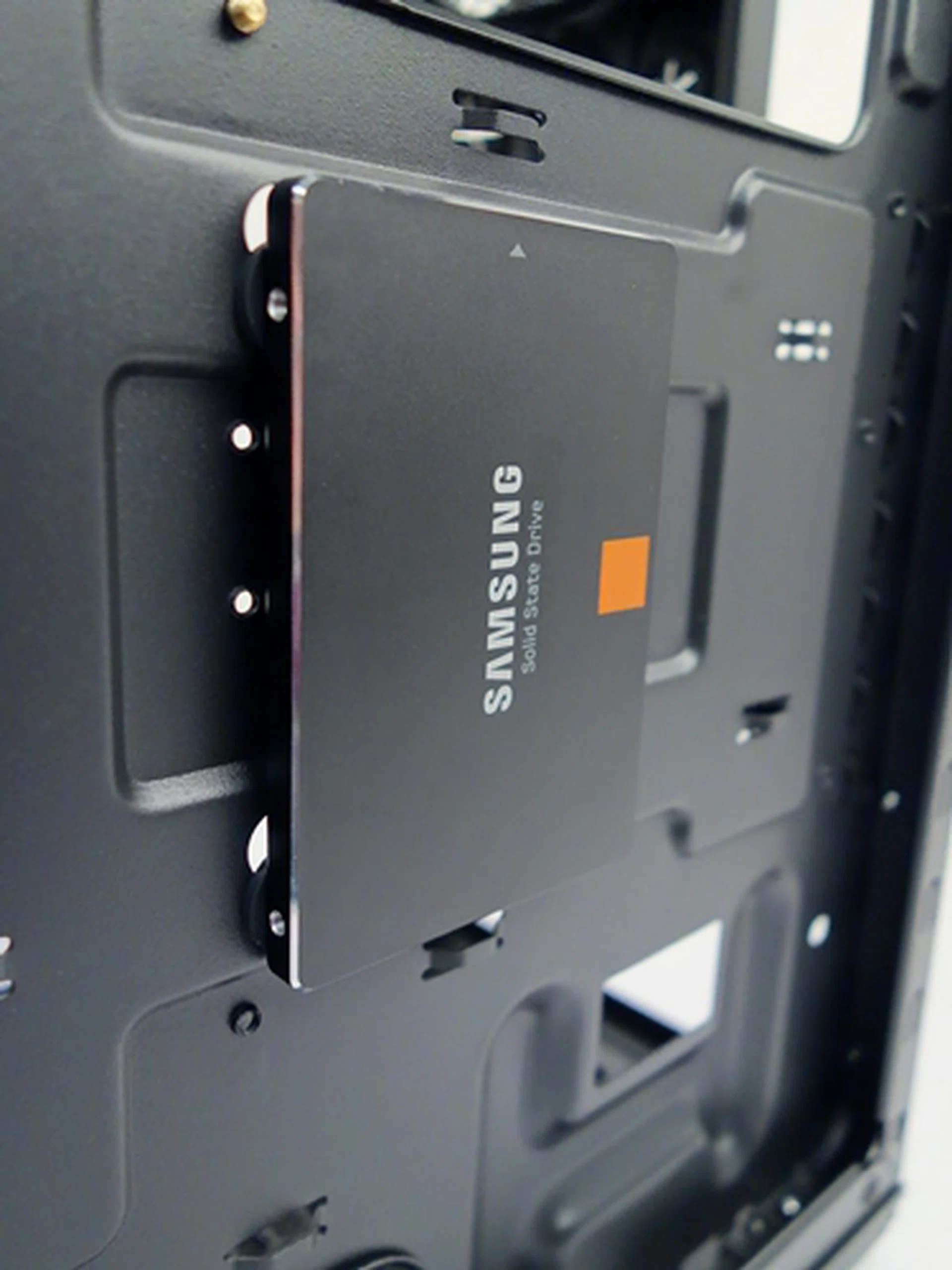 And finally at the rear of the motherboard tray, there is an option to mount the SSD with the attached anti-vibration pads.
