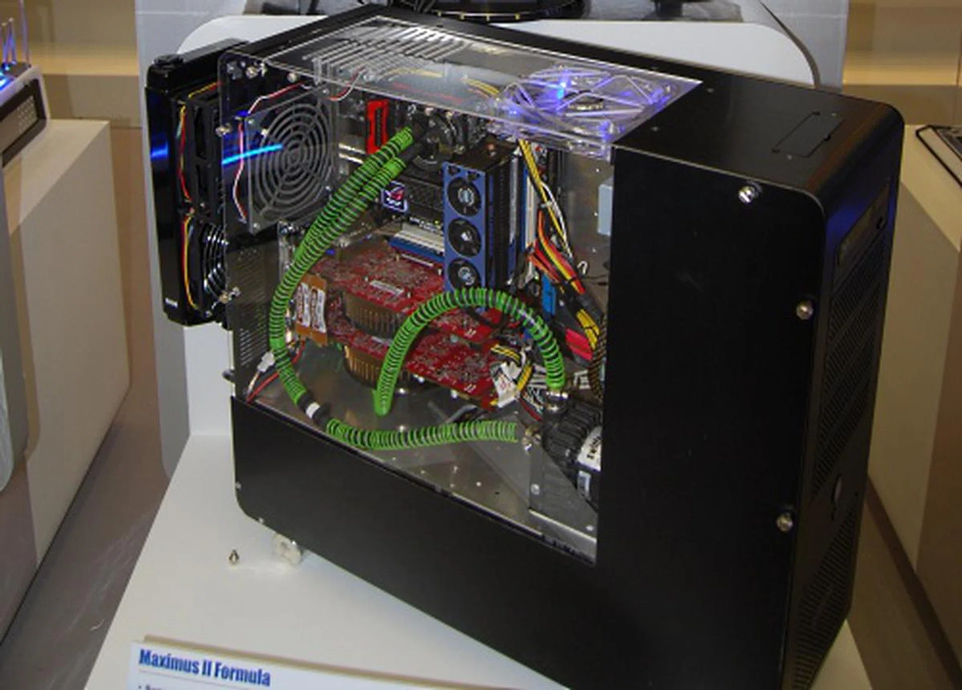  Our third demo system uses the ASUS Maximus II Formula motherboard for gaming. While it uses the same processor and video card as the previous rig, the third demo system is using two 1GB Corsair DDR2 1066 sticks.  