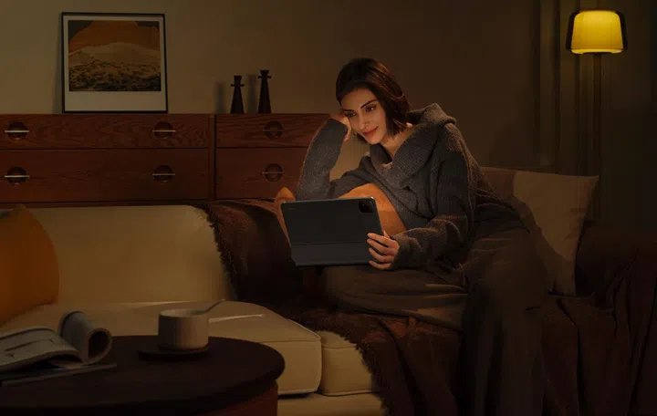 Using the Xiaomi Pad 7 with a case. Photo: Xiaomi.
