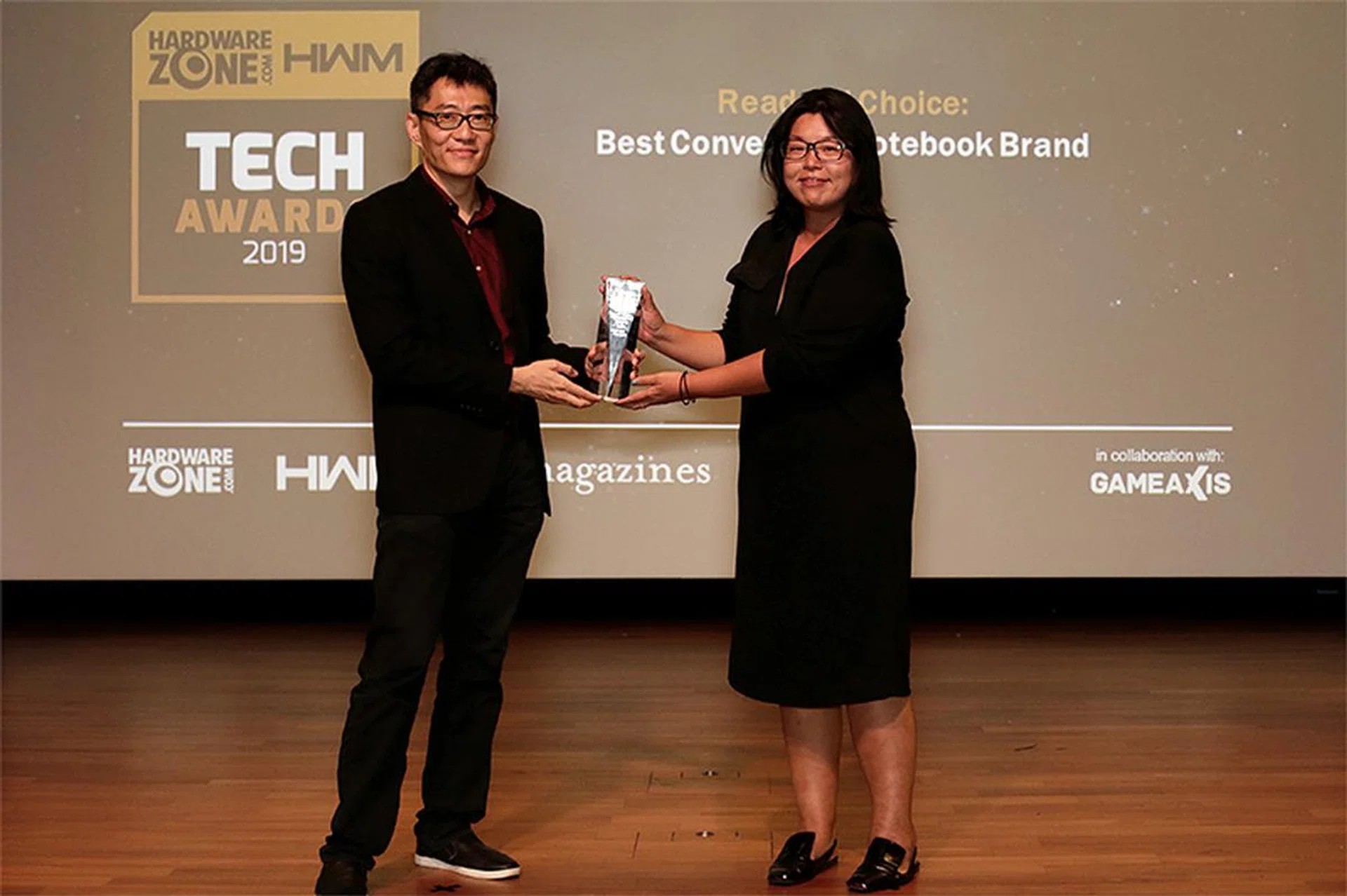 Microsoft wins the Readers' Choice for Best Convertible Notebook Brand. Here's Ms. Antonia Ong, Communications & Philanthropies Lead for Microsoft Singapore, accepting the award.