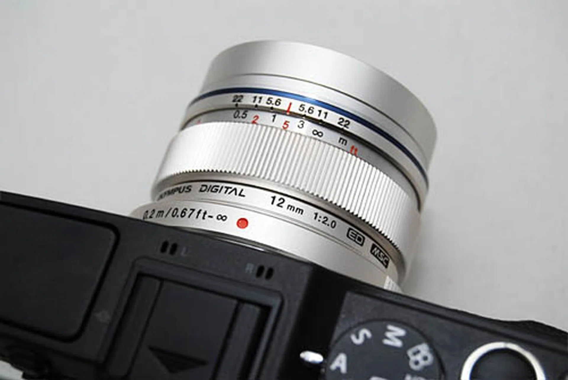 Slide the focus ring back, and the camera transits automatically into manual focus.