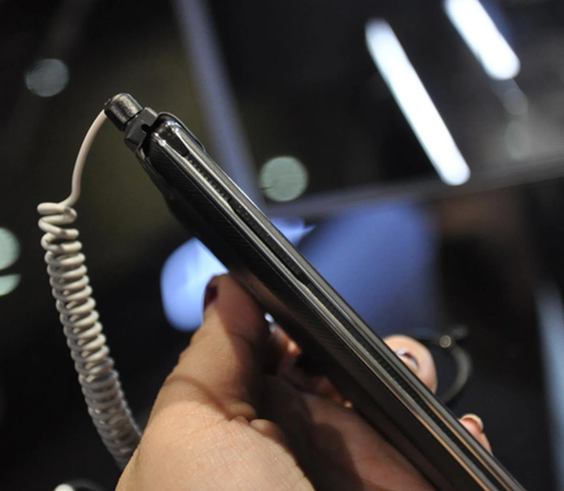 The plastic volume buttons are pretty indistinguishable here. We found it slightly too flat for our liking but it's a small flaw in an otherwise functional phone. 