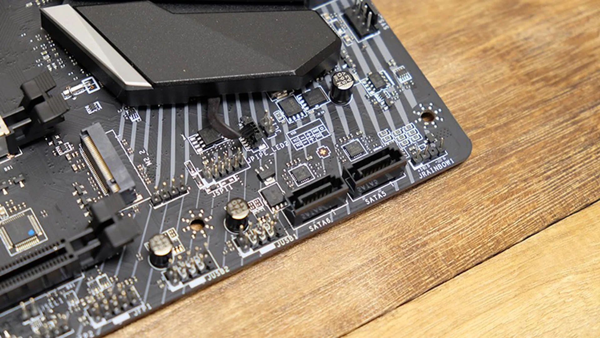 Two of the six SATA 6Gbps face upwards.