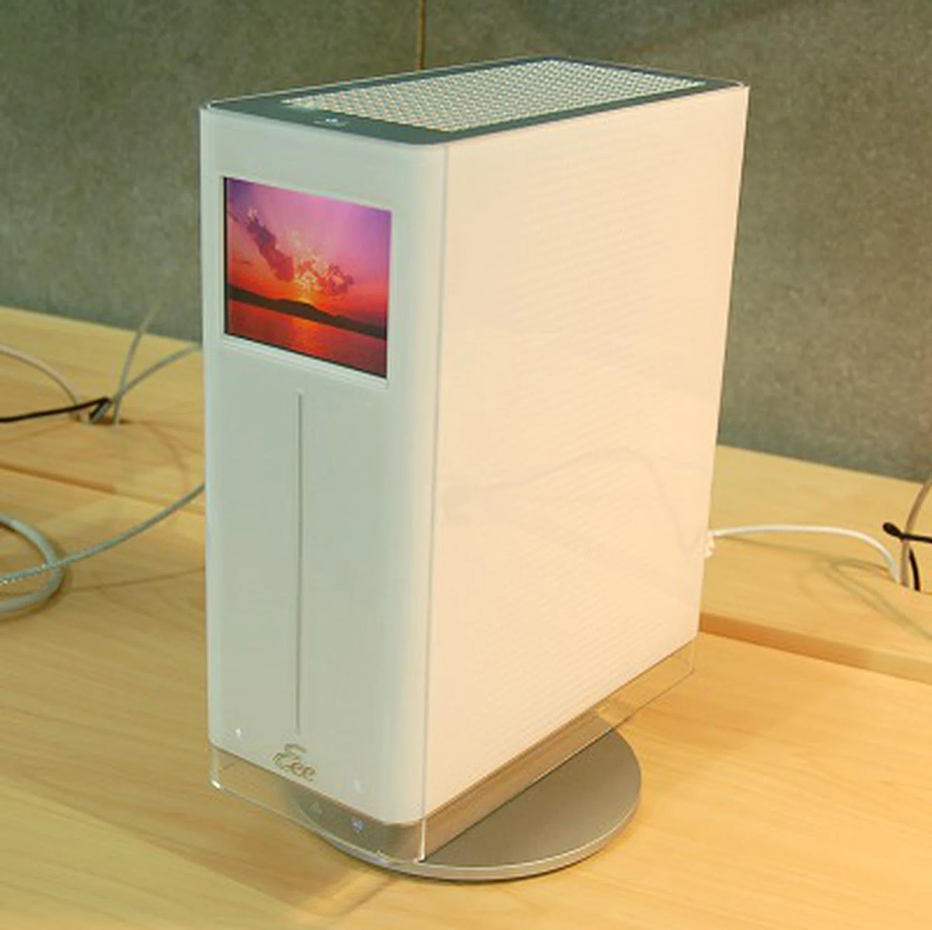  Just when you thought the Eee branding would end there, ASUS is extending it to other forms. Meet the Eee Station PC NAS. Powered by an Atom platform (which you should've guessed), it has 2GB of DDR2 memory, 512MB of Flash ROM, takes in a pair of 3.5-inch hard drives (up to 2GB max total capacity), and is able to configure them in RAID 0, 1 and JBOD. It is also equipped with slot-in DVD writer and a 802.11n MIMO AP router. All in, it's a centralized solution for file storage and sharing with unattended content downloading capability.  