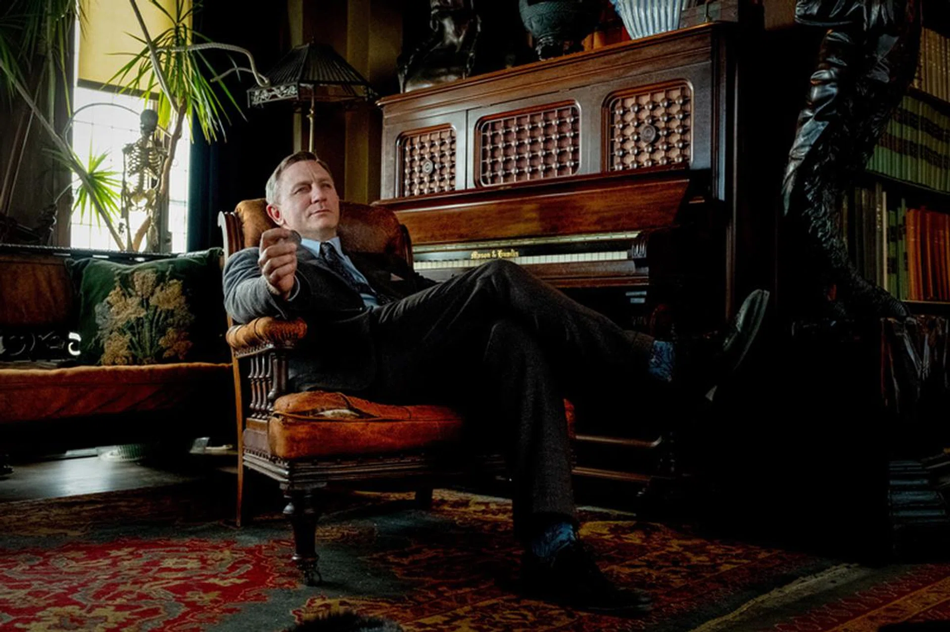 Daniel Craig is great as private detective Benoit Blanc - a role I hope he returns to one day. 