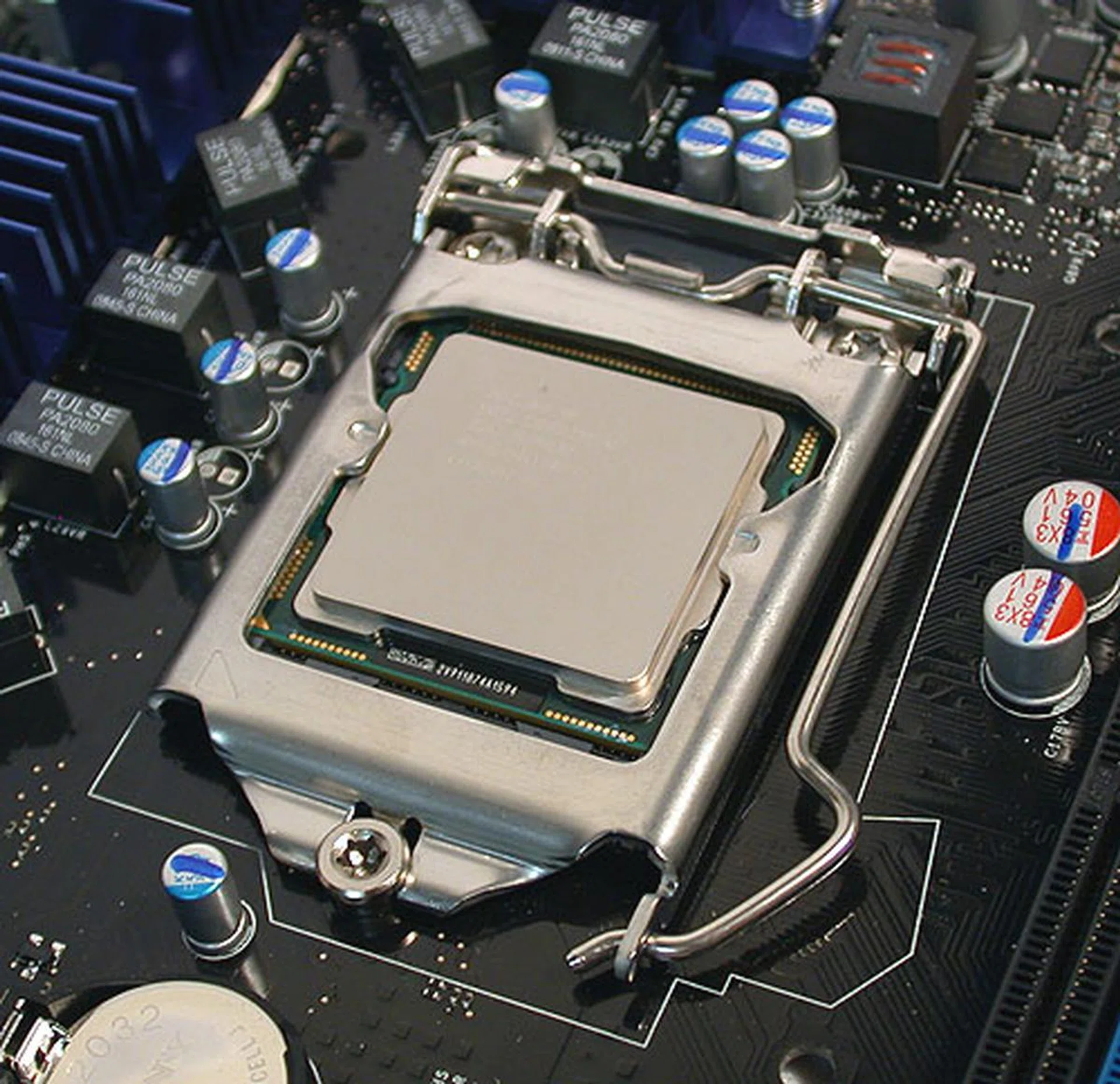 The processor installed securely, with the lever held in place.