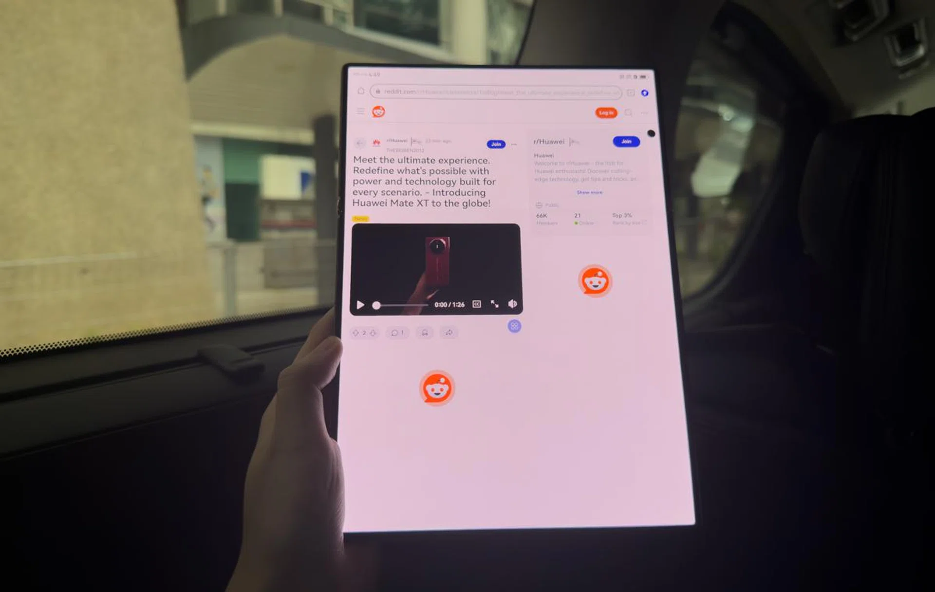 If the internet was better, you'd be able to read the comments. Photo: HWZ.