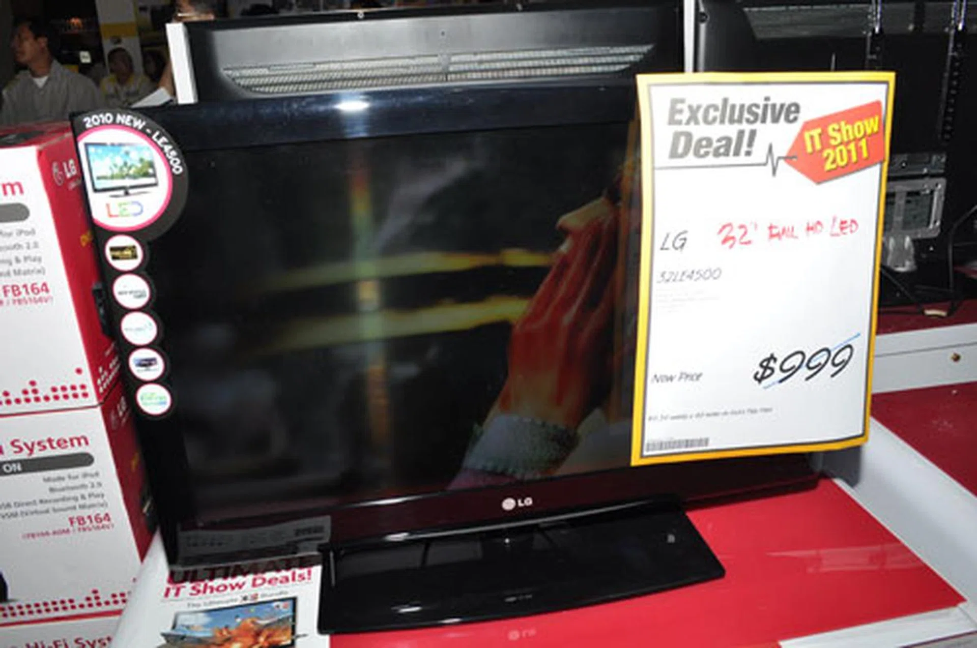 And if you're looking at a similarly sized TV, but prefer a newer model, consider the LG 32LE4500 LED TV. Initially priced at $999, you can expect this 32-inch LED HDTV to see more price adjustments over the next few days, till the end of IT Show 2011.