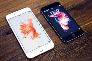 iPhone 6s Plus (on the left).