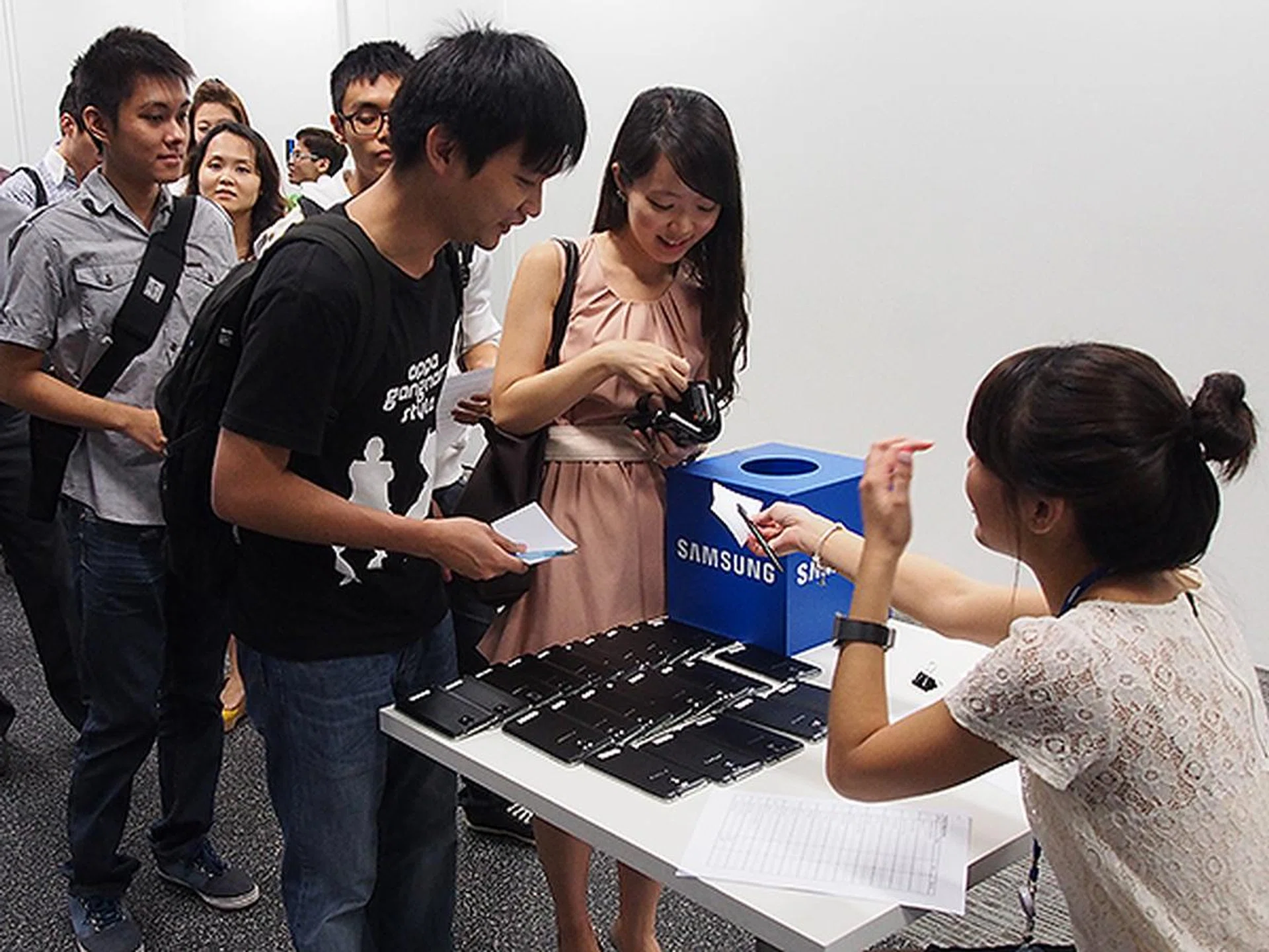 Each pair of HardwareZone members were issued a Galaxy Note 3 to test during the event.
