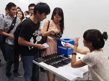 Each pair of HardwareZone members were issued a Galaxy Note 3 to test during the event.