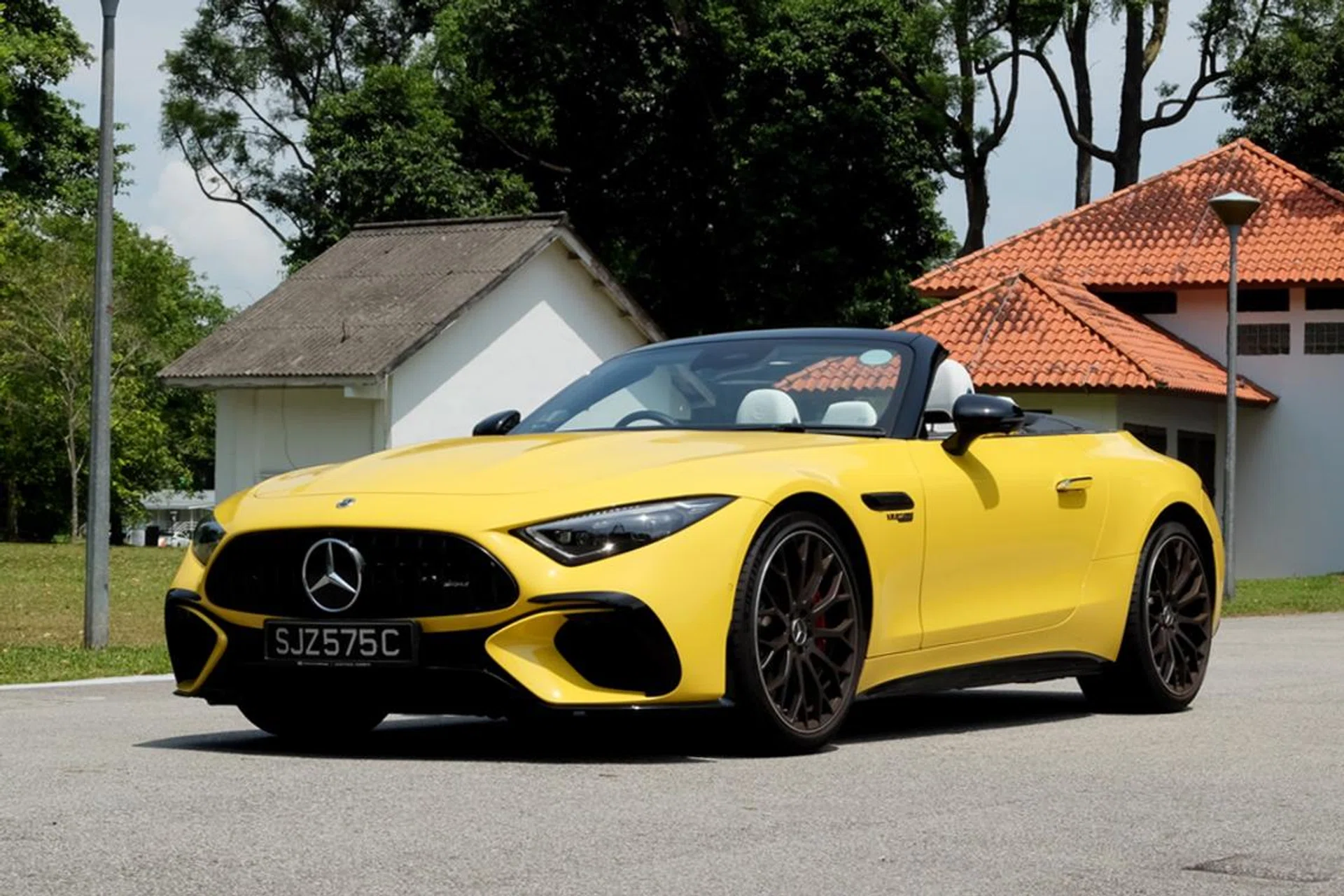 The new SL is built on an all-new platform and developed entirely by AMG. 