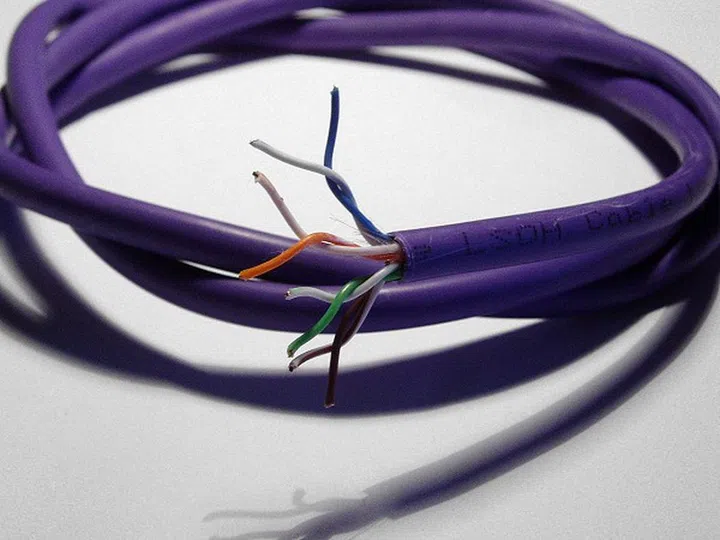 Image source: "CAT5e Cable" by Richard Wheeler (Zephyris) at en.wikipedia). - Transferred from en.wikipedia. Licensed under CC BY-SA 3.0 via Wikimedia Commons.