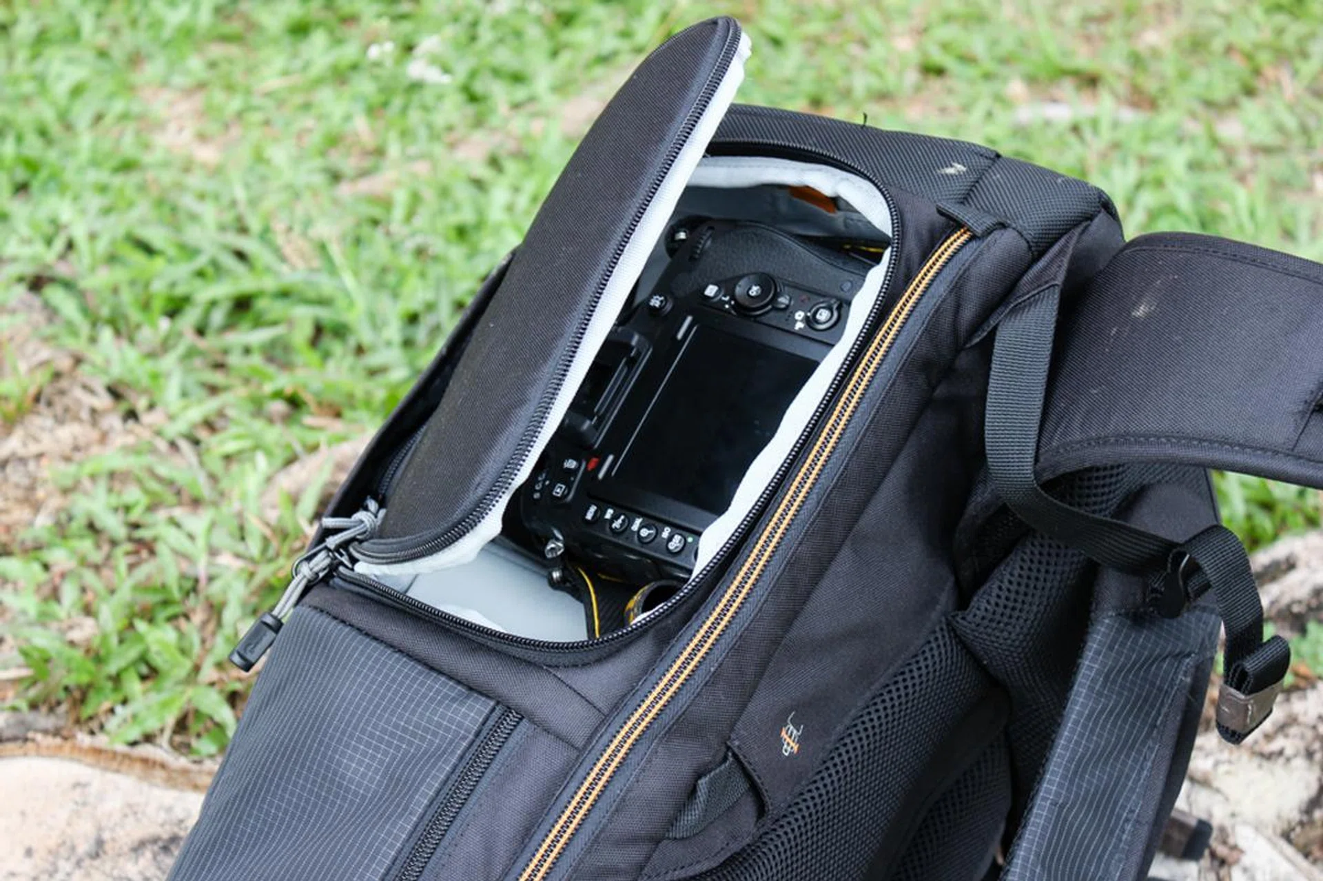 The fast access panel let me get and put away my camera while on the move.