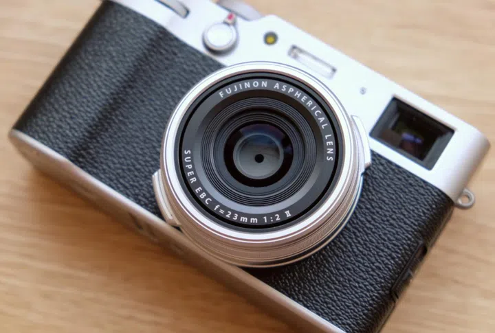 A fixed lens can be liberating.