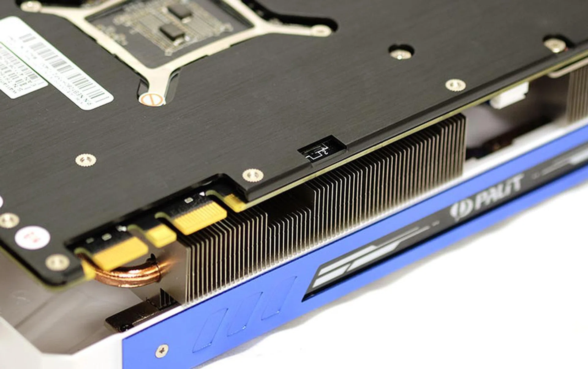 Palit GeForce GTX 1080 GameRock Premium Edition dual BIOS switch