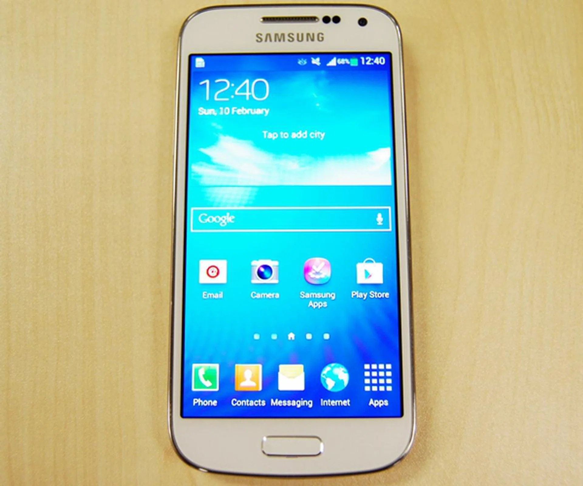 The Samsung Galaxy S4 mini costs $698 (inclusive of GST) without line contract.