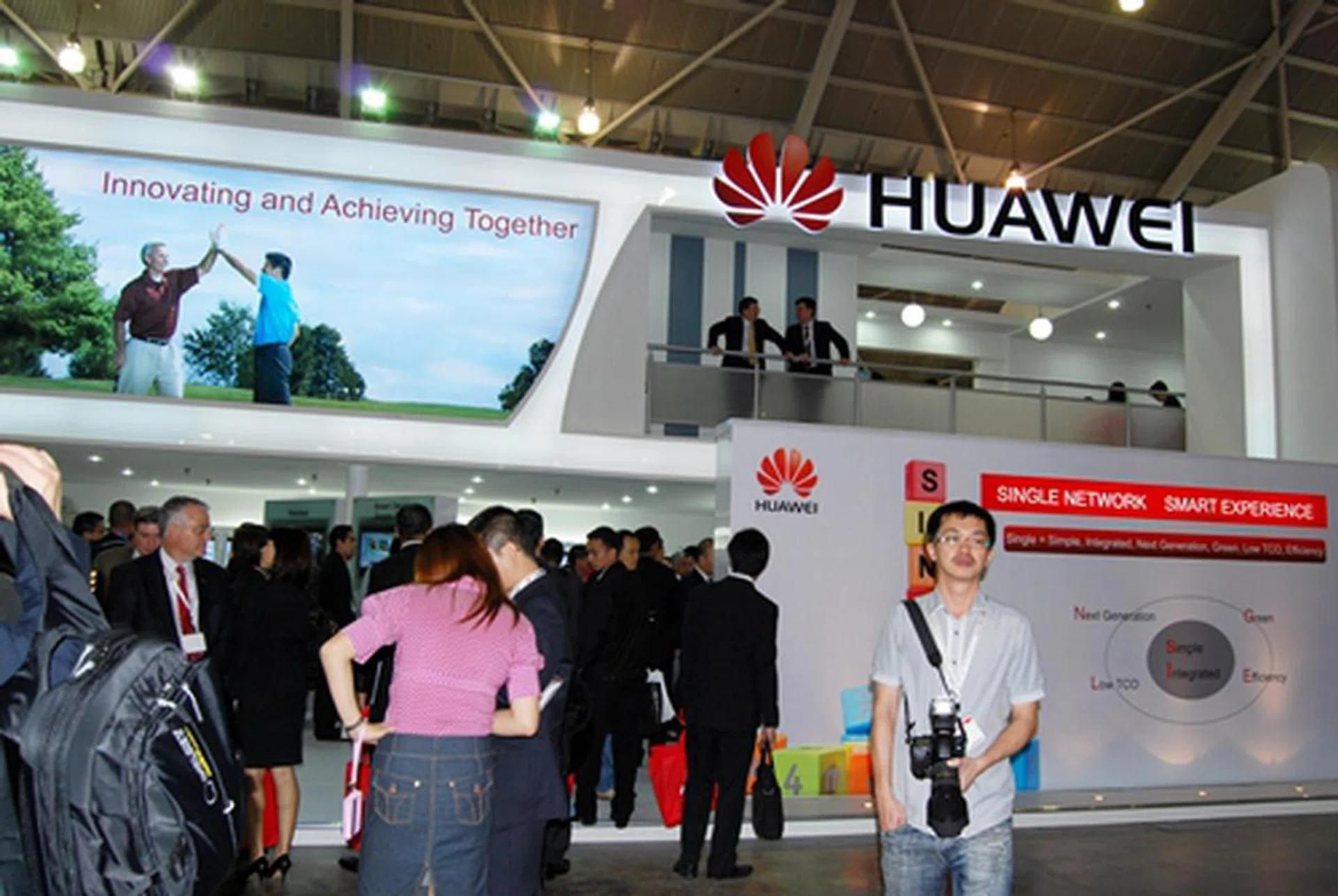  We dropped by Huawei's booth and were surprised by the amount of love they have given to Android - incorporating the popular open-sourced OS into tablets and their handphones. Alongside these devices, the company also showed off a couple of nifty accessories like wireless dongles and USB thumbdrives.