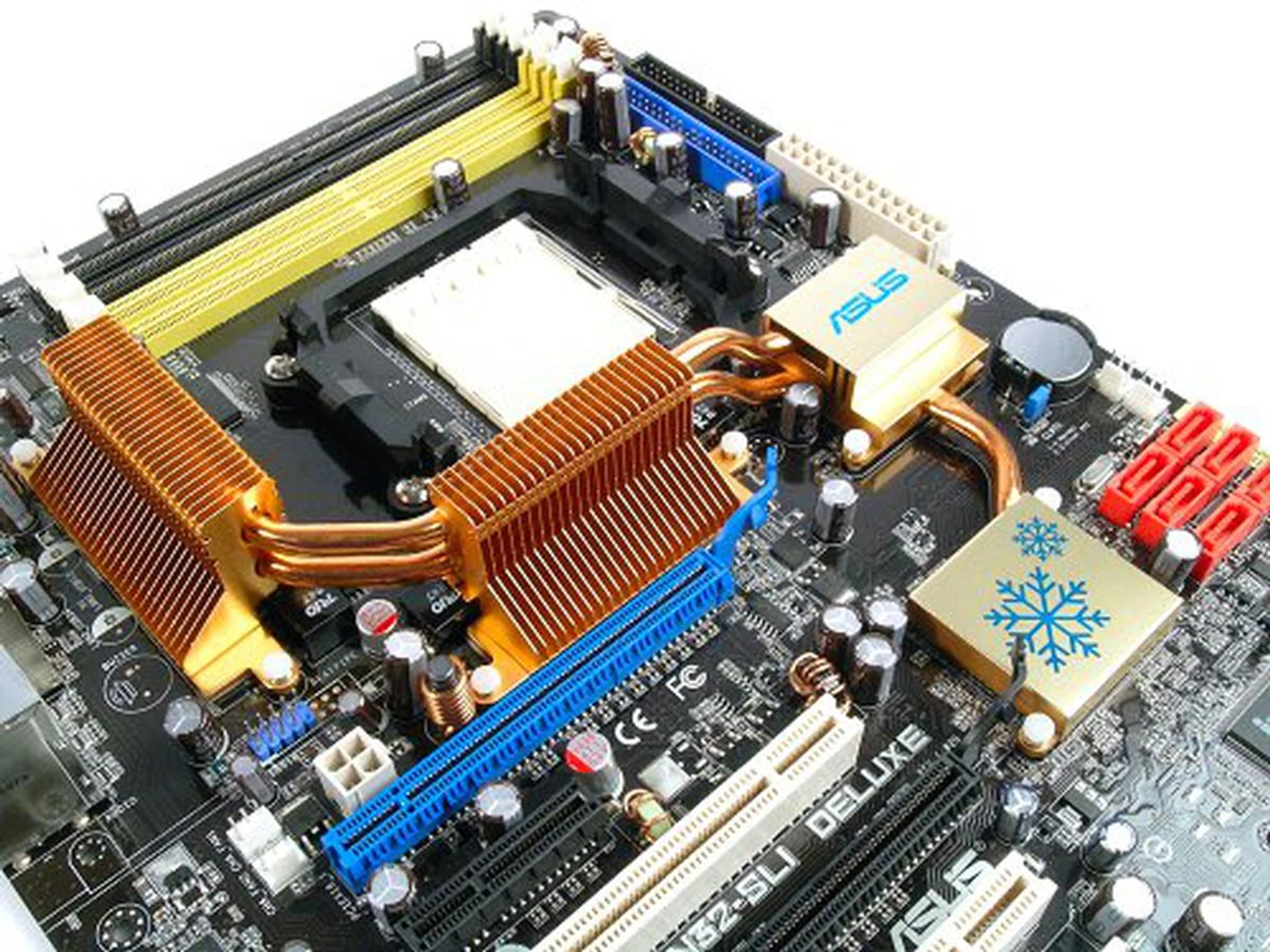 Preview - ASUS M2N32-SLI Deluxe | HardwareZone Singapore