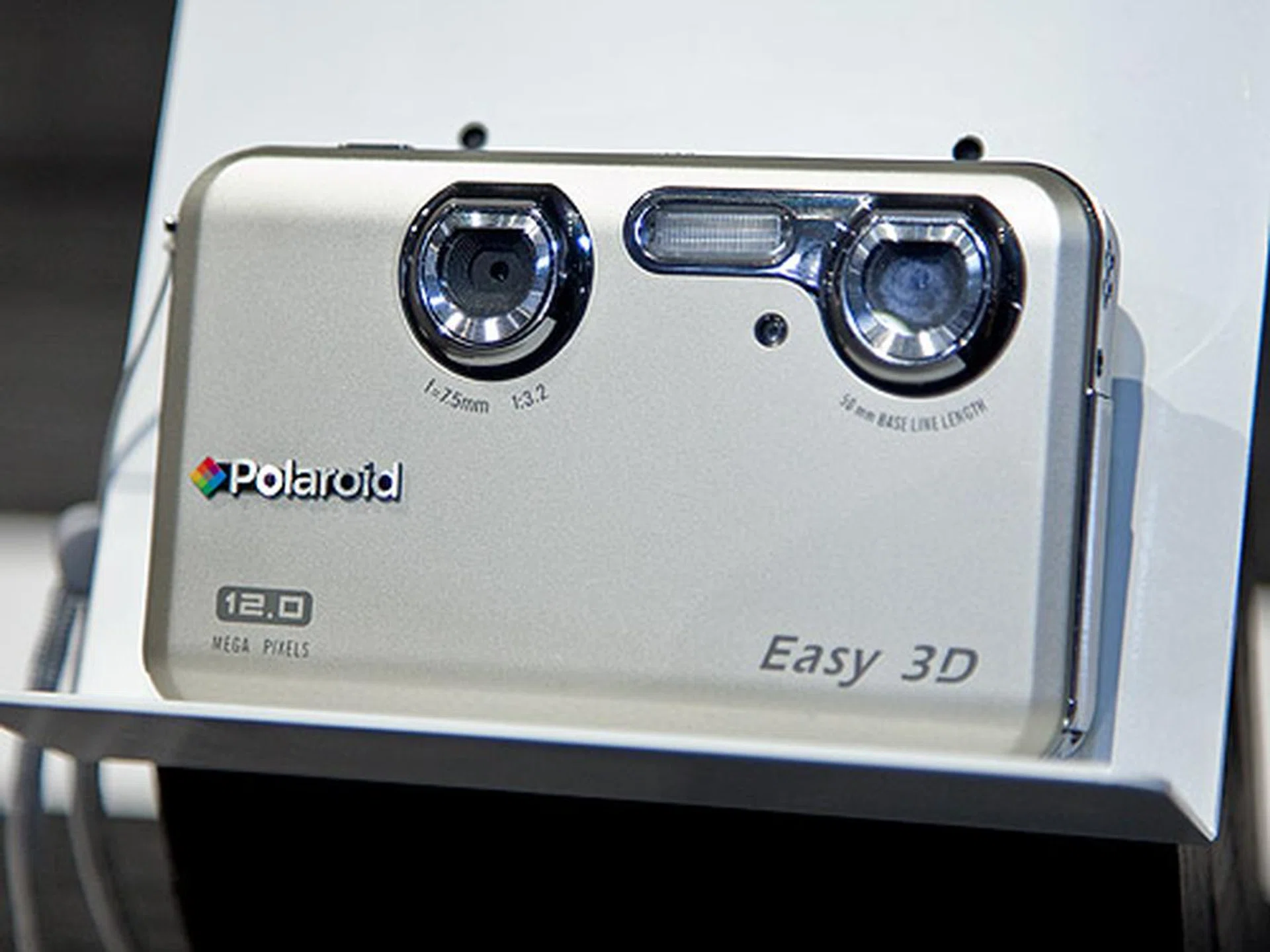Polaroid is also going 3D with their Easy 3D camera.