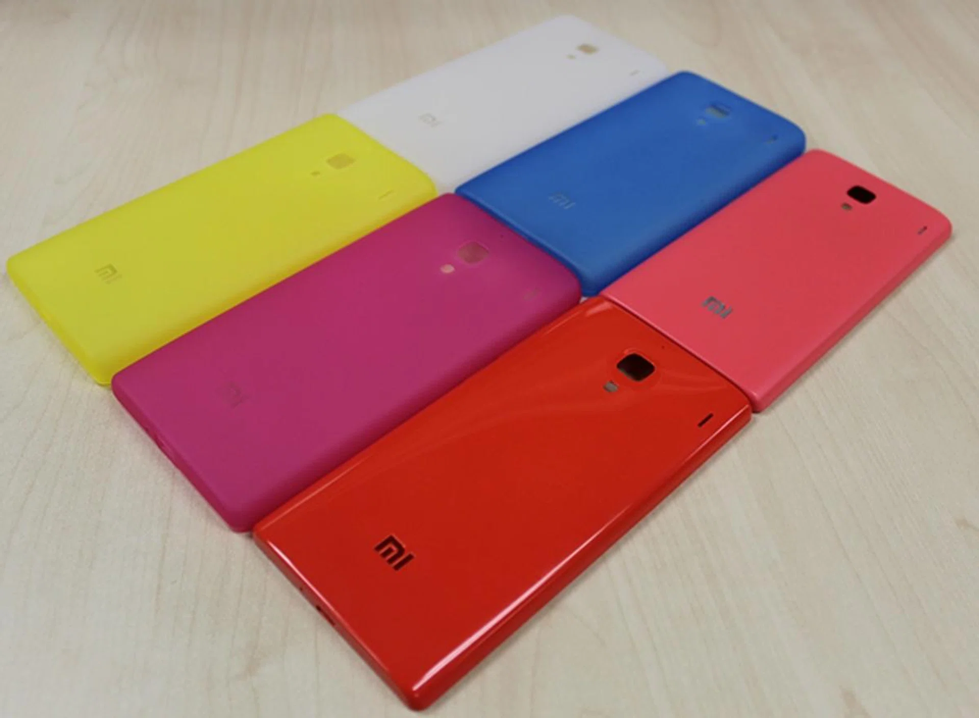 Apart from the removable back covers (in pink and red), the soft gel protective cases are available for purchase from its website this Friday.