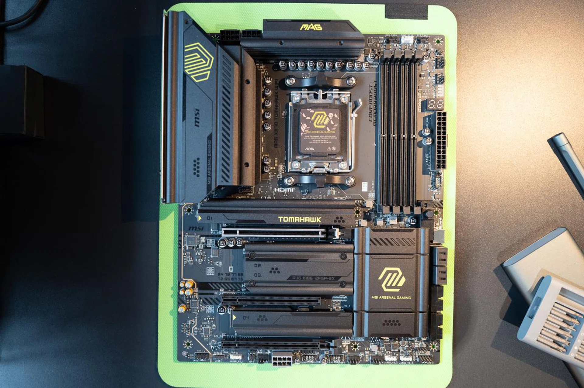 The X870 MAG Tomahawk WiFi is built to power the upcoming next-gen graphics cards from NVIDIA and AMD. Image: HWZ