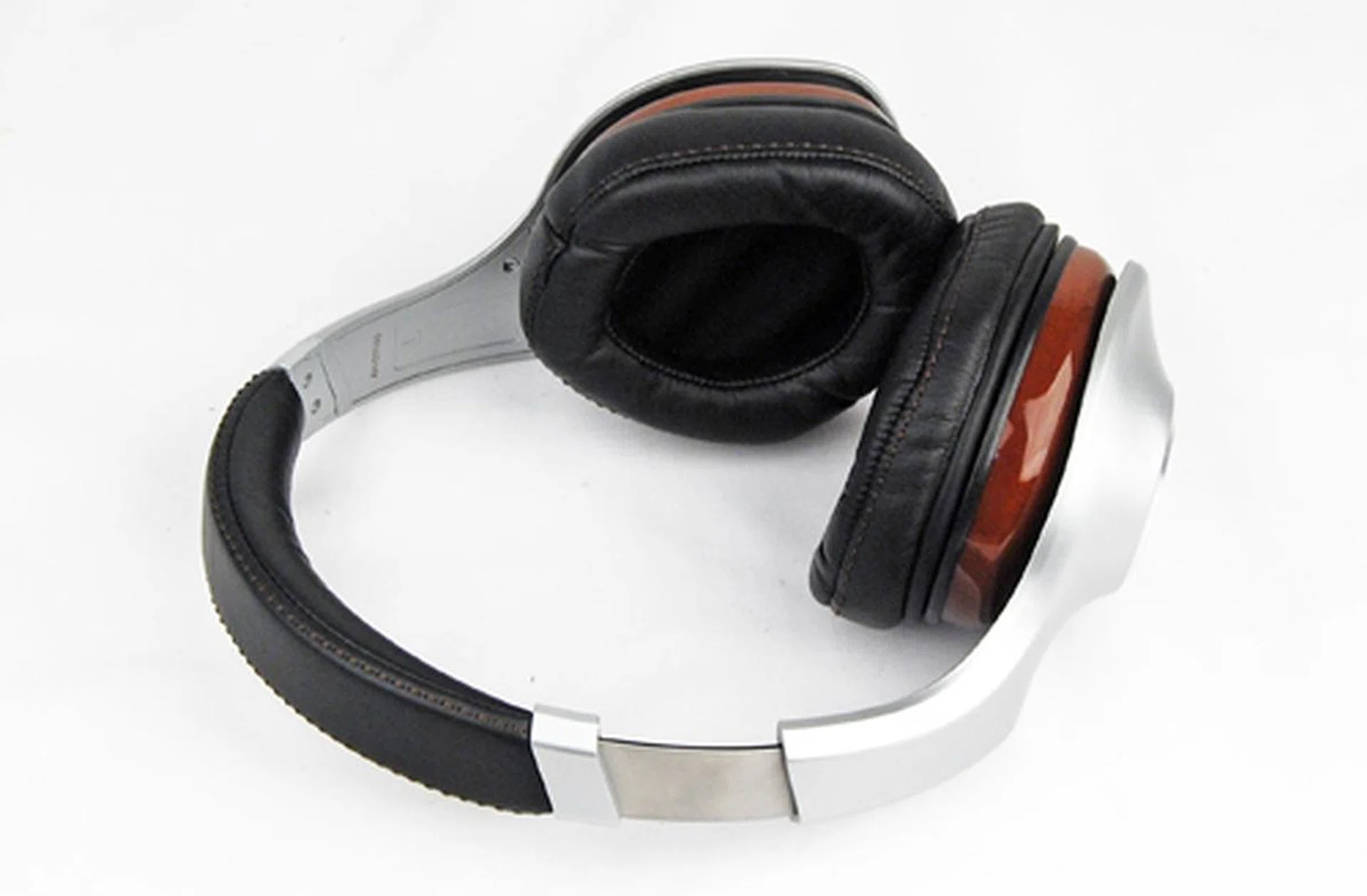 Not really doing well in the comfort department, can the AHD-7100 make up the deficit with its audio performance?