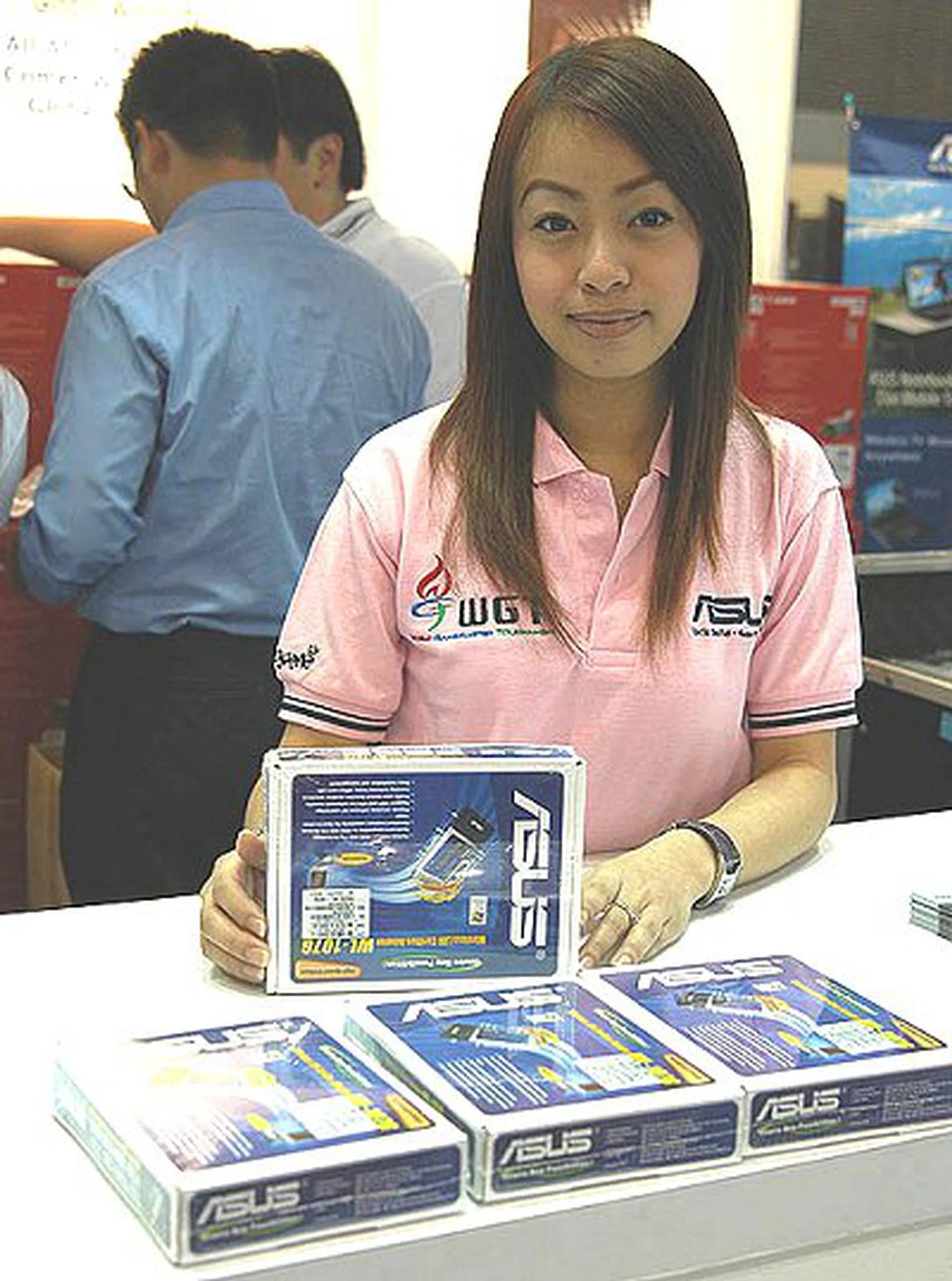 ASUS was giving out Wireless LAN PCMCIA cards at its booth. Grab it while stocks lasts! Demand must be poor since most notebooks now have built-in wireless courtesy of Intel's Centrino platform based notebooks.