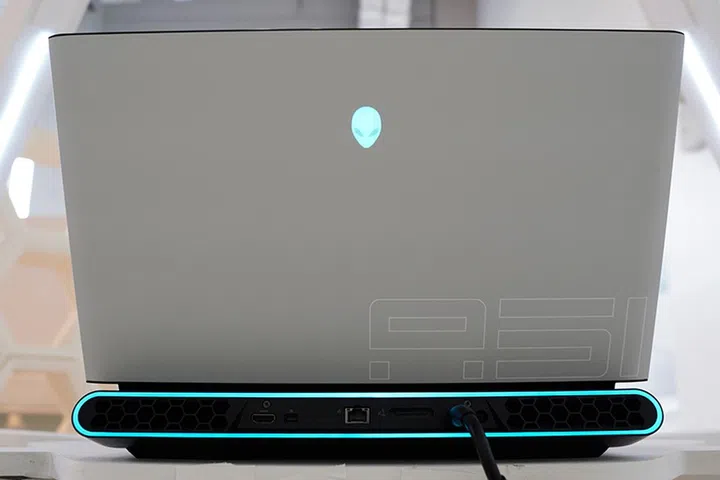 Alienware Area-51m