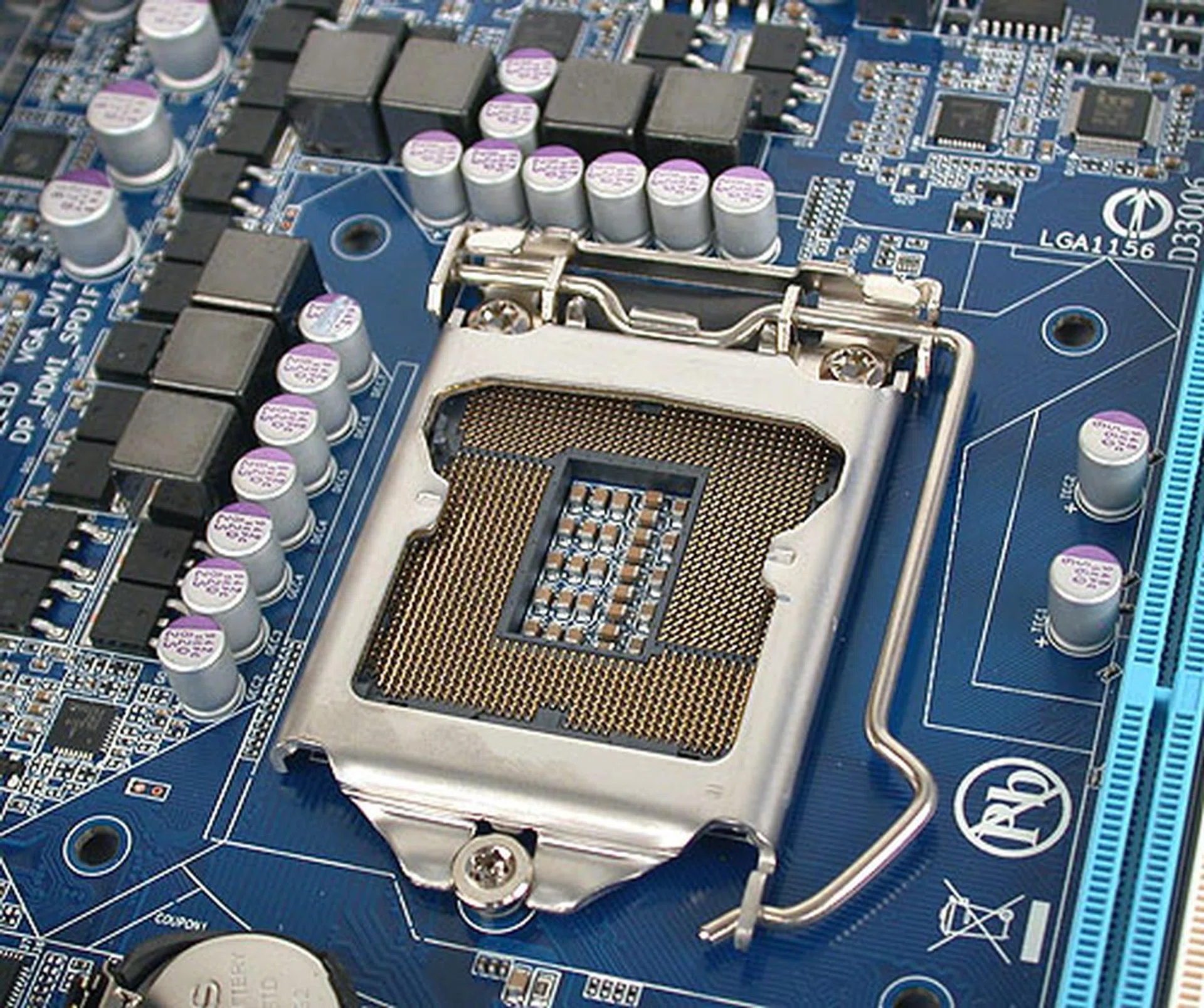 Nothing out of the ordinary here as the ferrite chokes and solid capacitors are part of Gigabyte's Ultra Durable 3 feature.