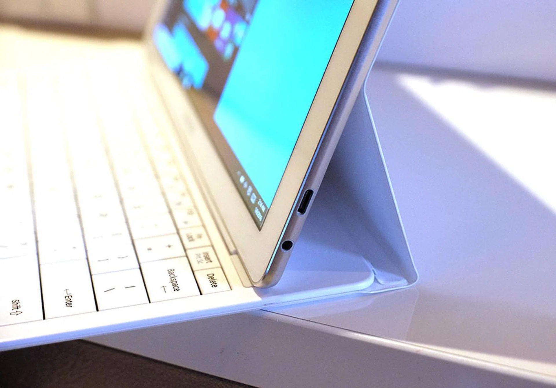 You only get one port on the TabPro S, but at least it's a USB 3.1 Type-C port.